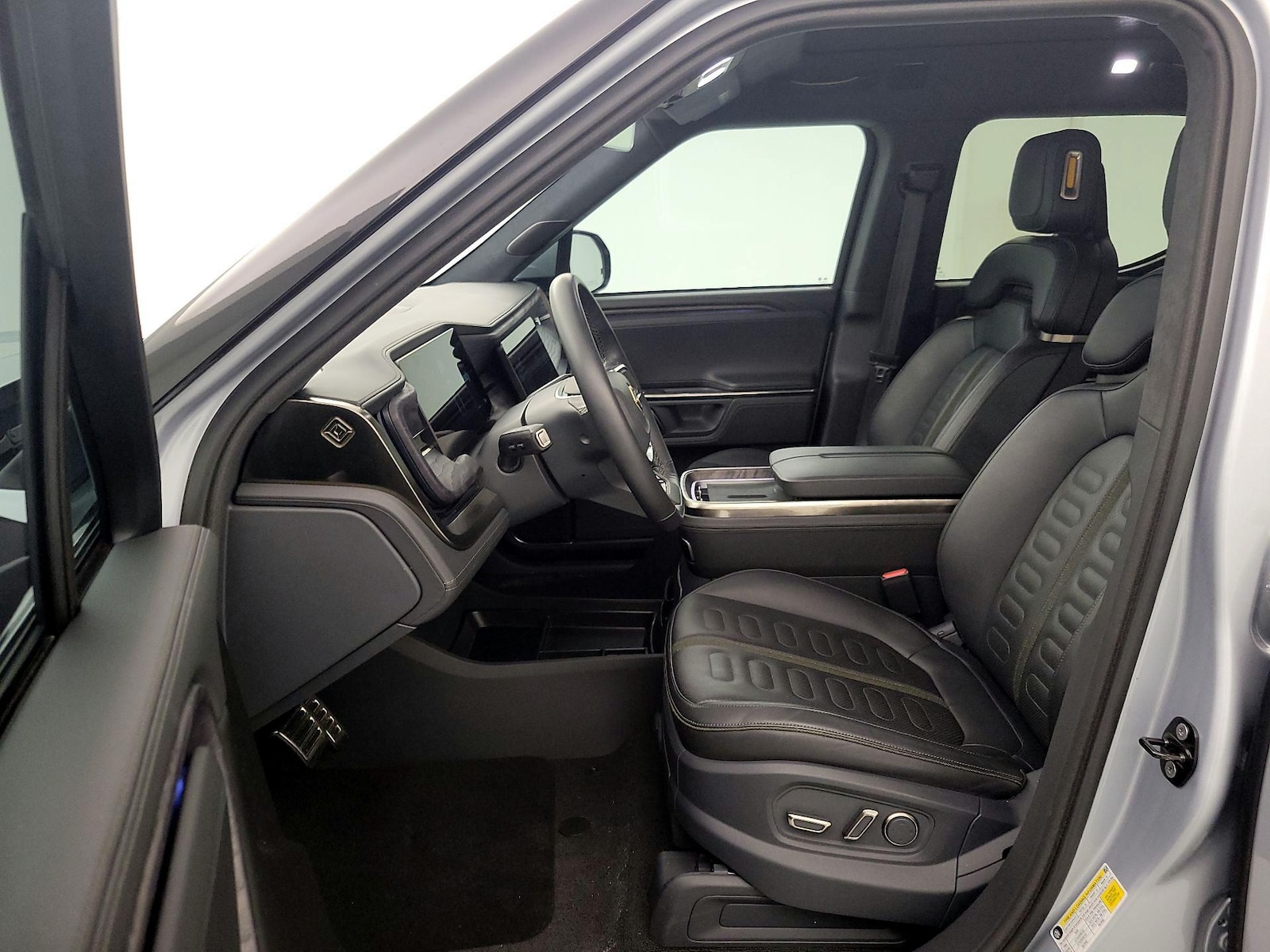 2022 Rivian R1T Adventure - Photo 12