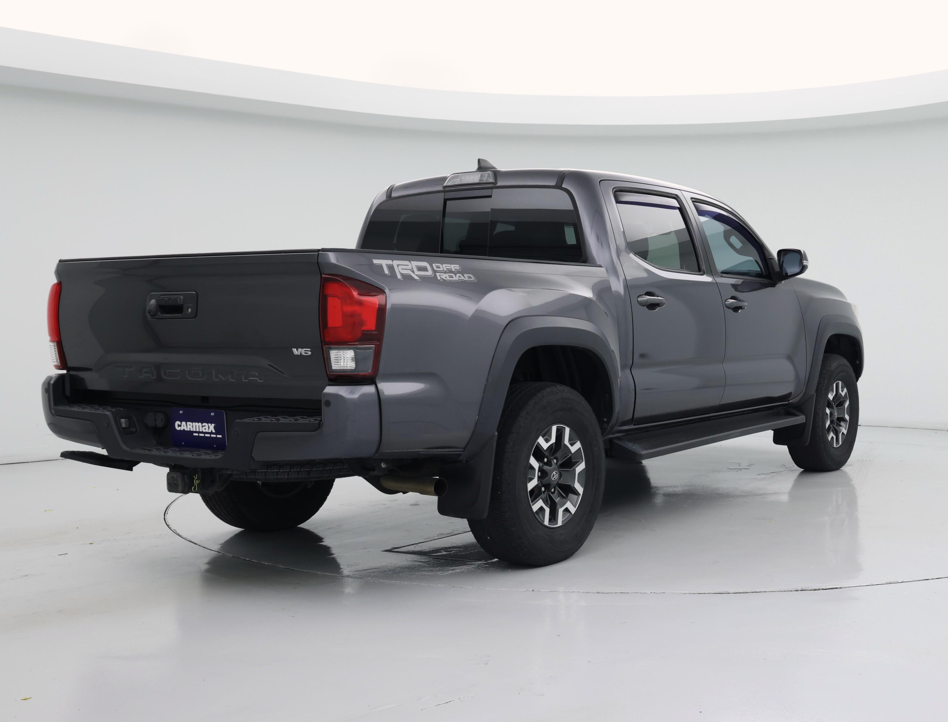 Thumbnail: 2018 Toyota Tacoma - 8