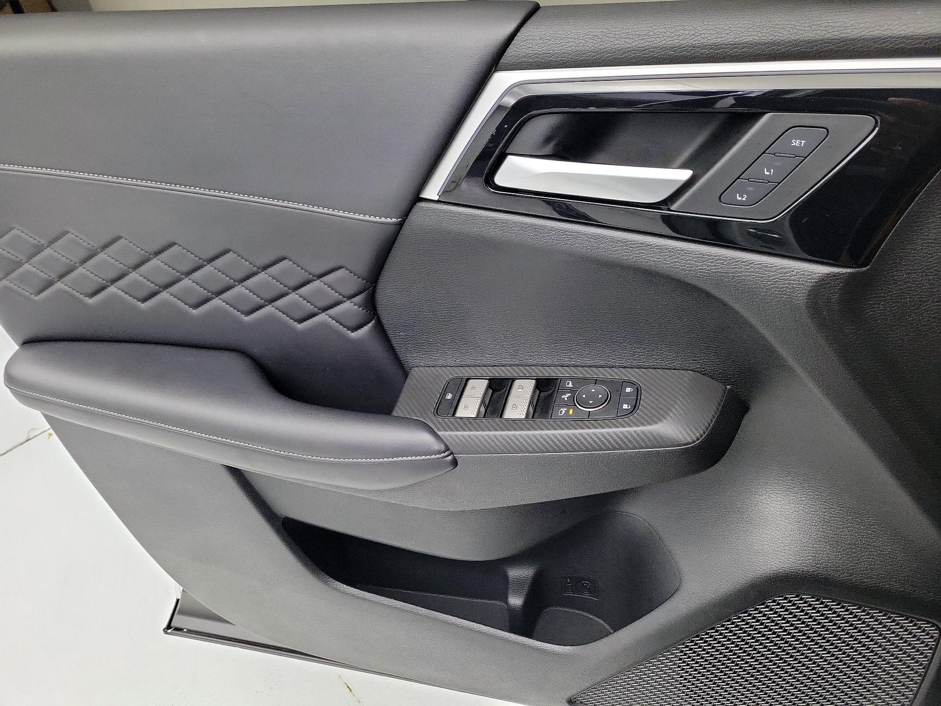 Thumbnail: 2024 Mitsubishi Outlander - 12