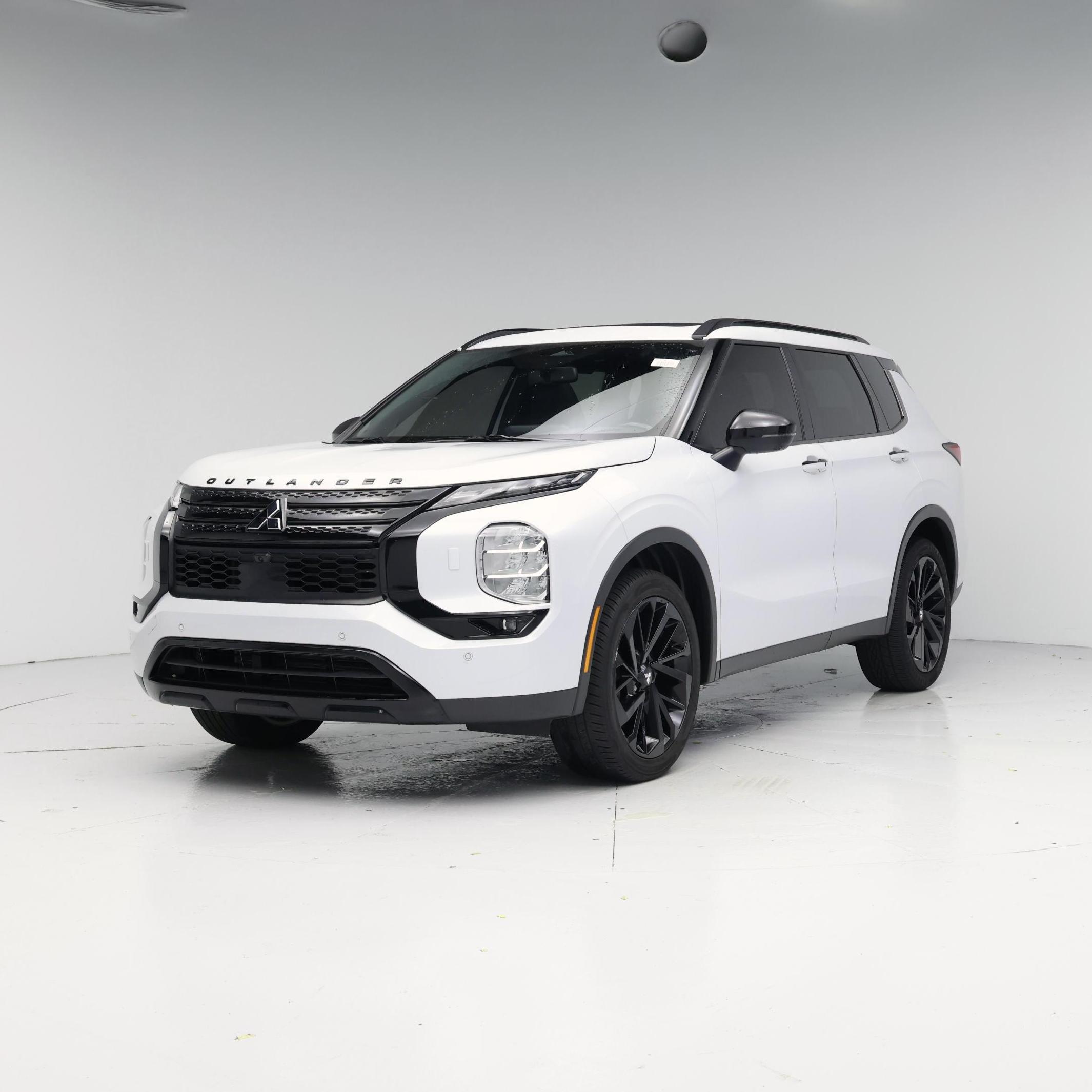 Thumbnail: 2024 Mitsubishi Outlander - 4
