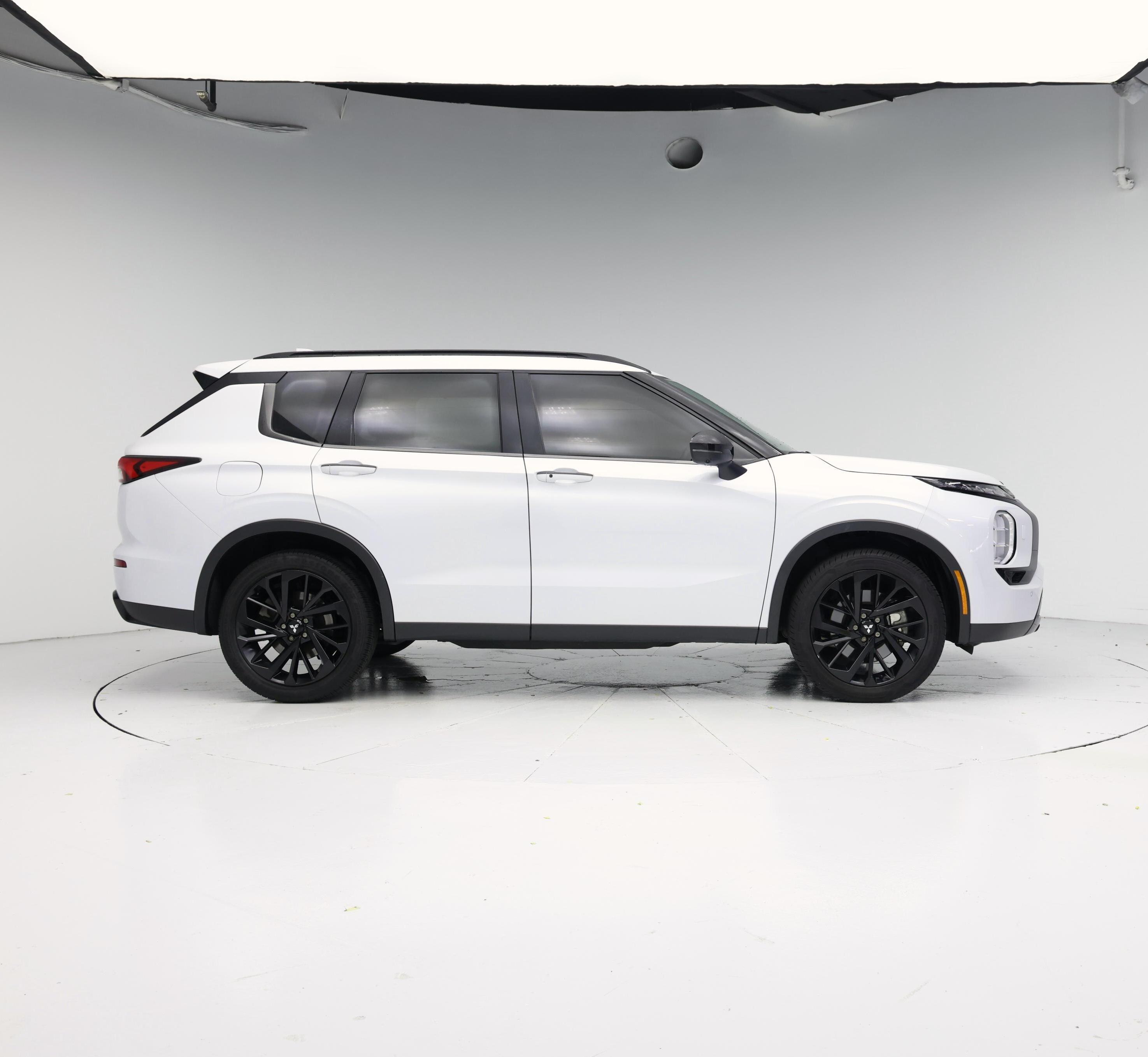 Thumbnail: 2024 Mitsubishi Outlander - 7