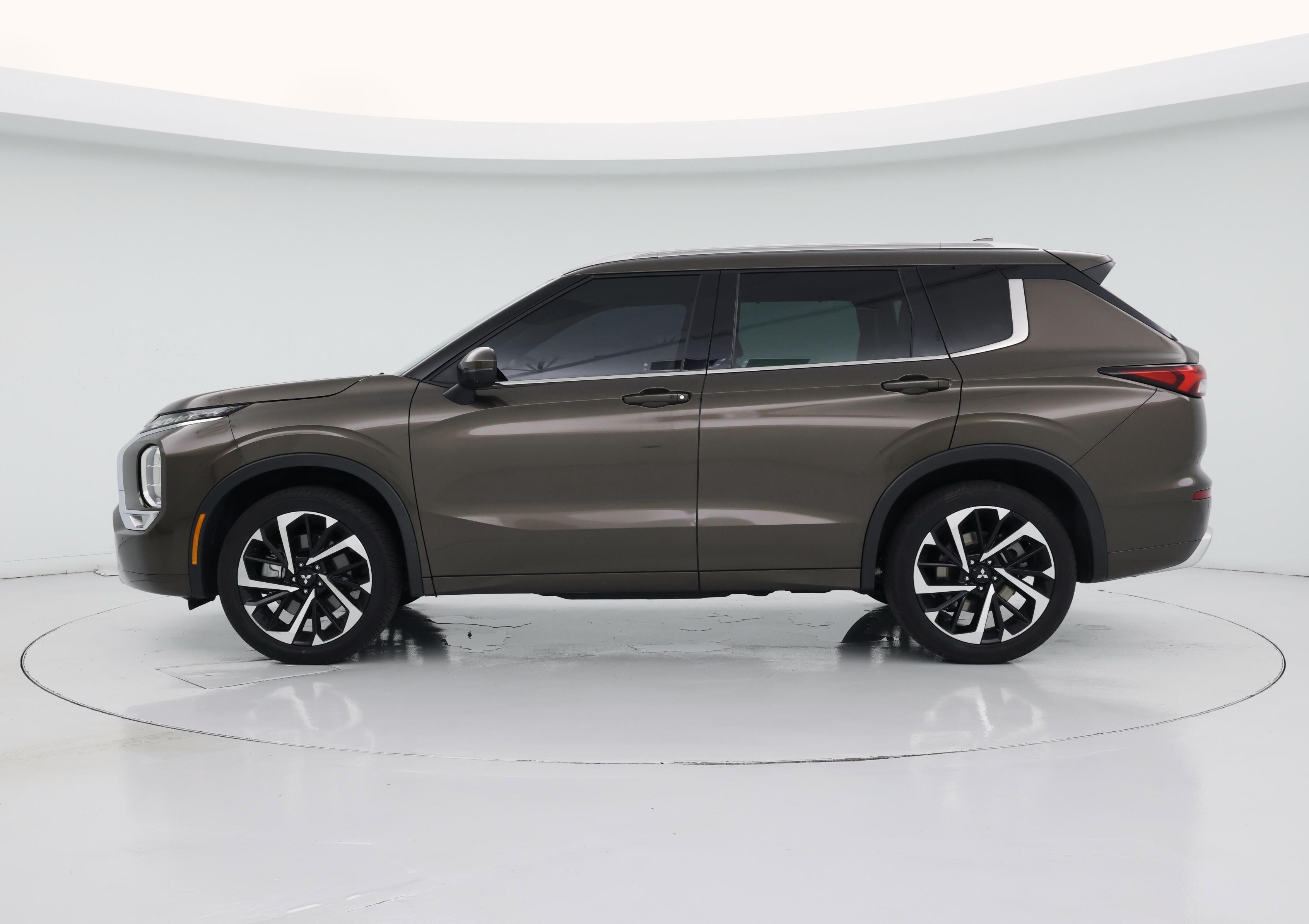 Thumbnail: 2022 Mitsubishi Outlander - 3