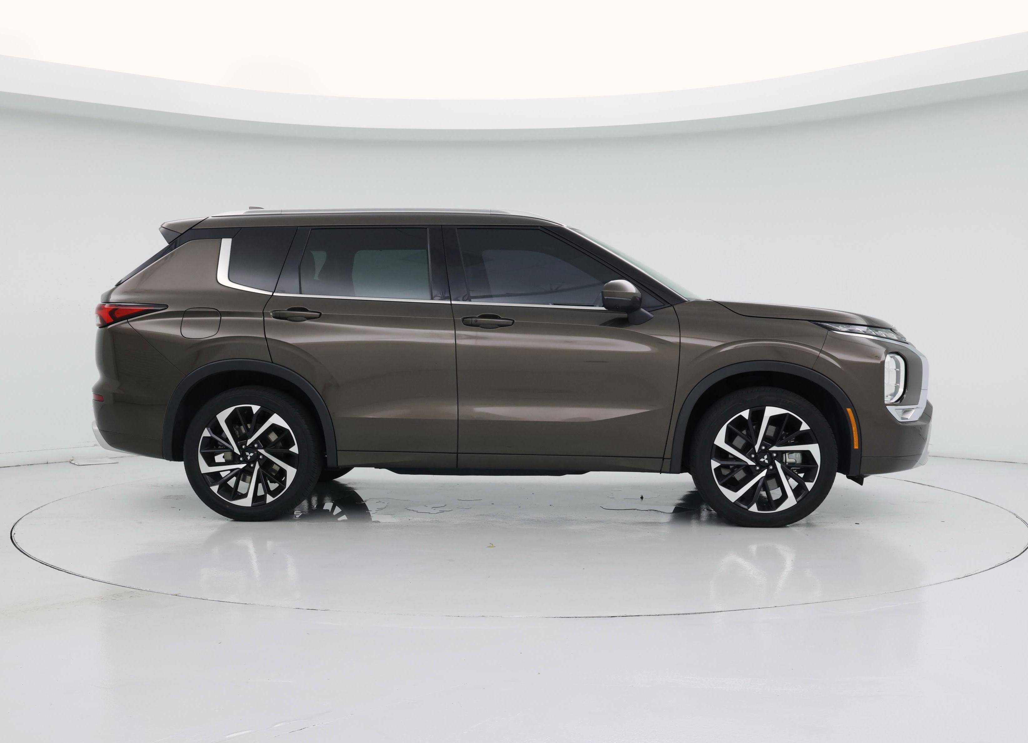 Thumbnail: 2022 Mitsubishi Outlander - 7