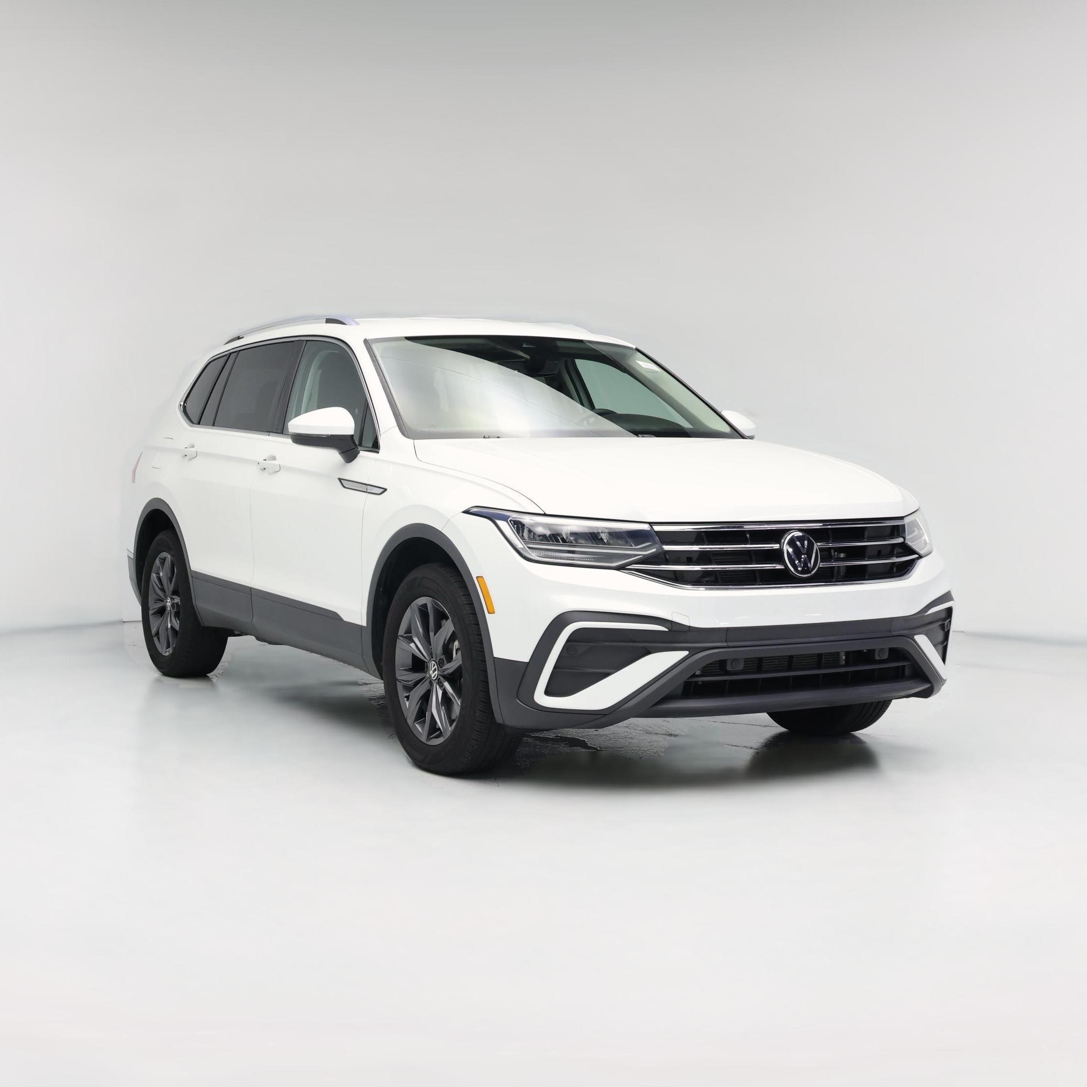 Thumbnail: 2023 Volkswagen Tiguan - 1