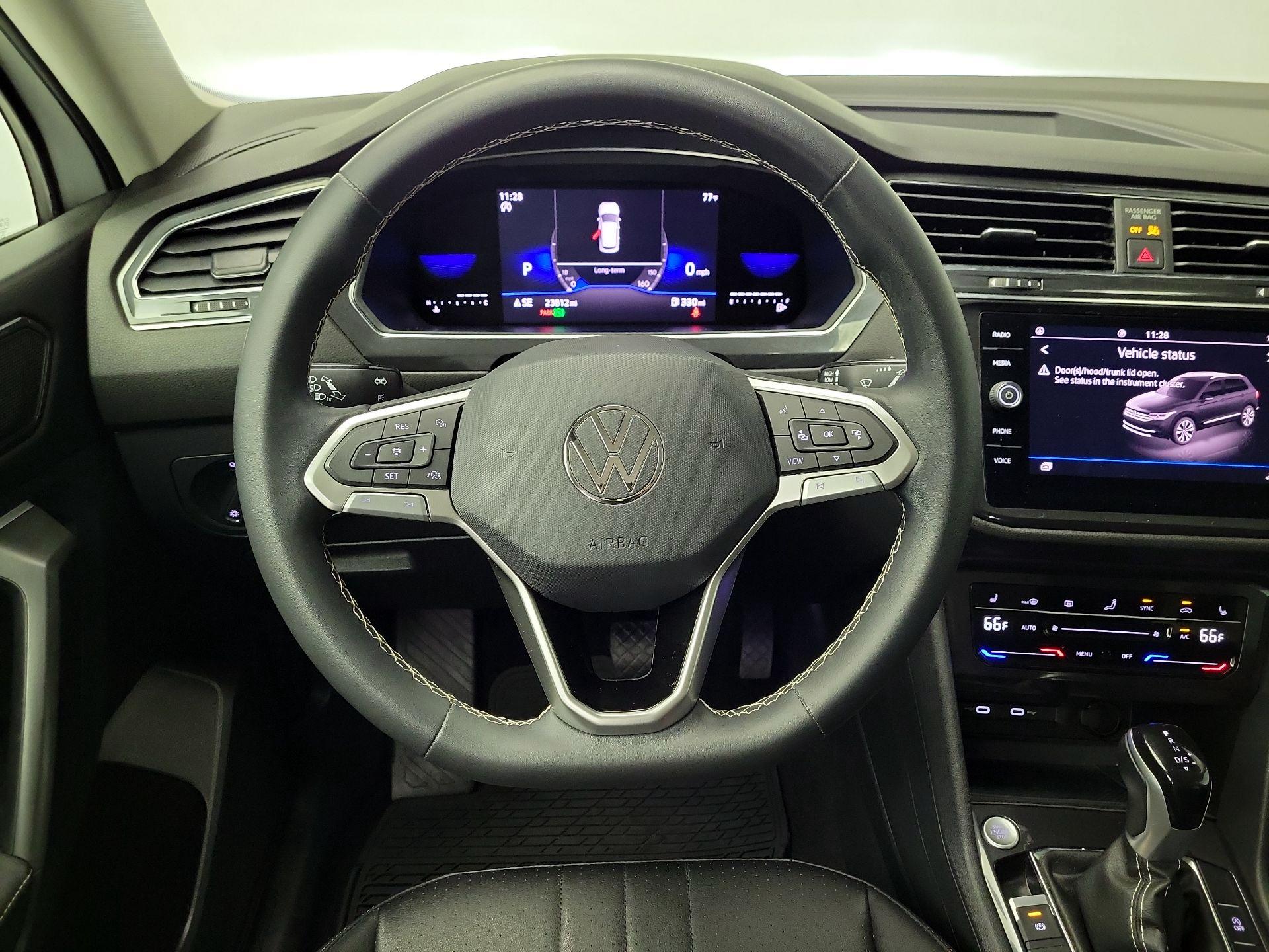 Thumbnail: 2023 Volkswagen Tiguan - 10