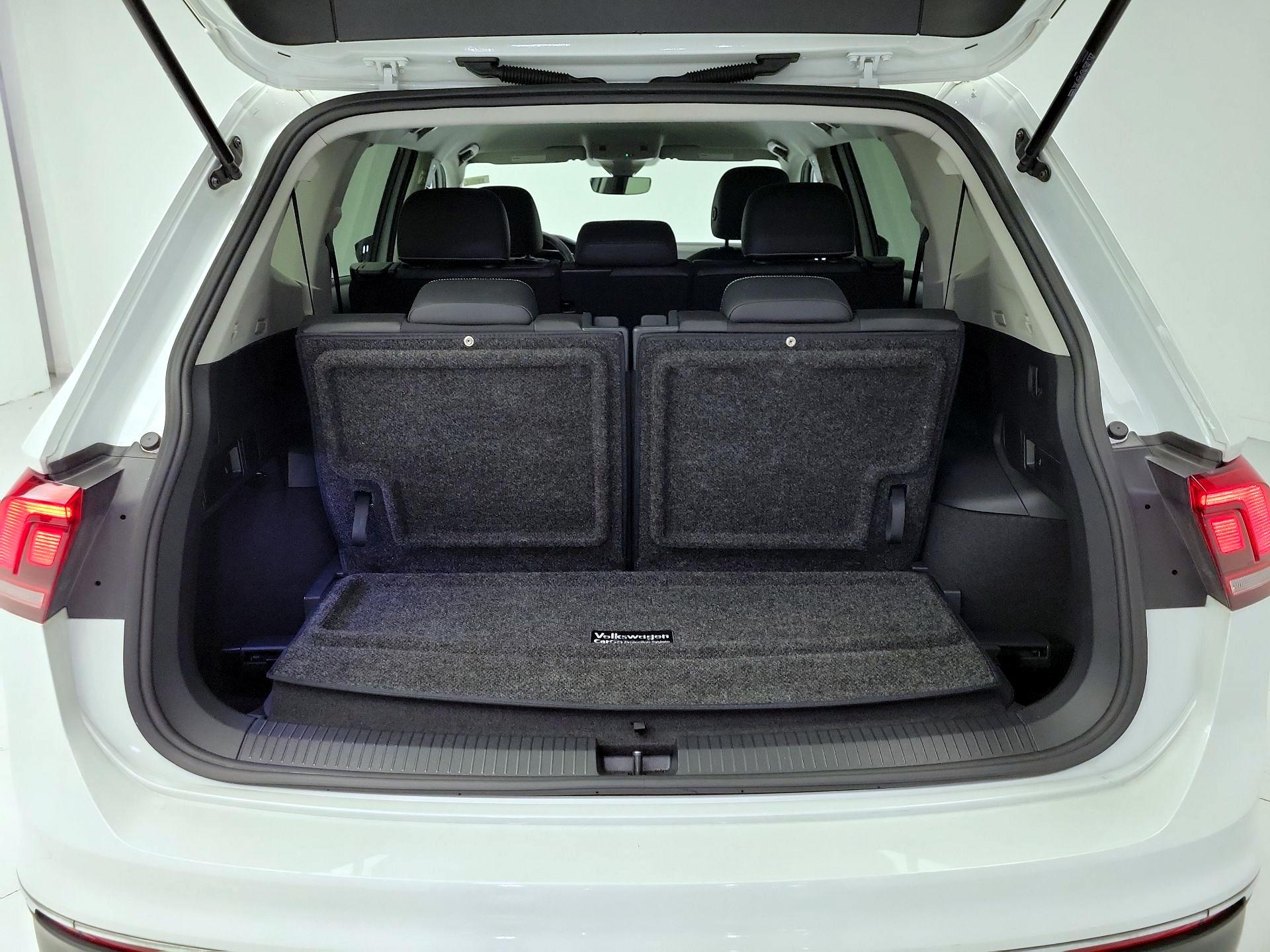 Thumbnail: 2023 Volkswagen Tiguan - 20