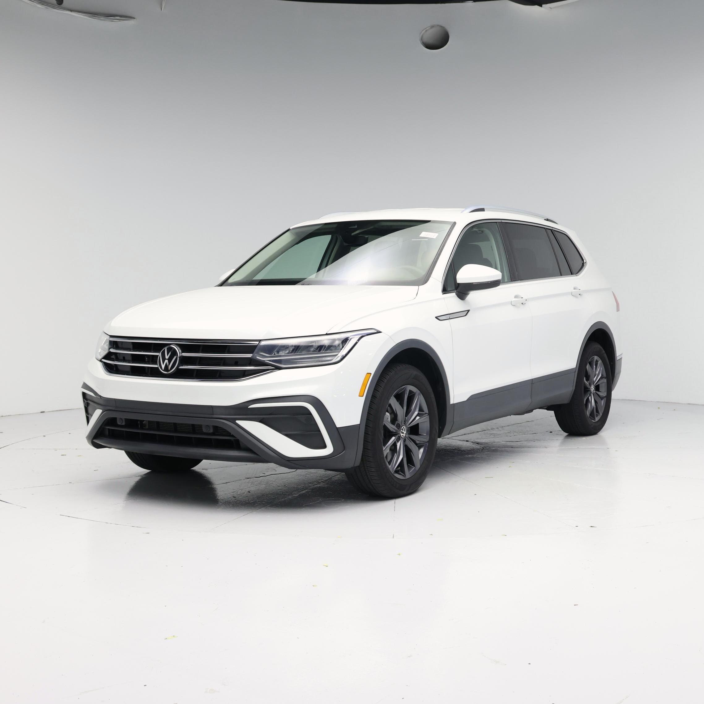 Thumbnail: 2023 Volkswagen Tiguan - 4