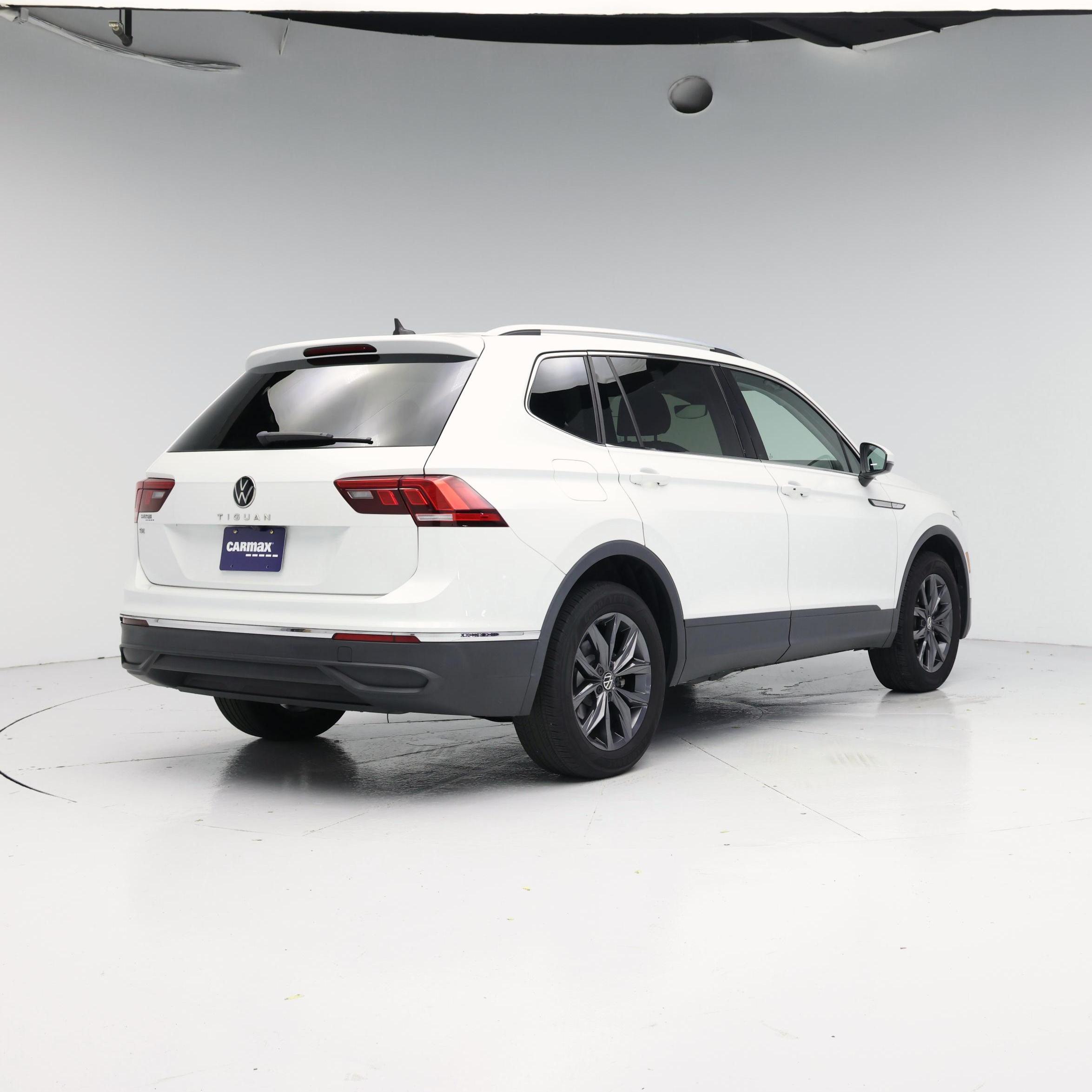 Thumbnail: 2023 Volkswagen Tiguan - 8