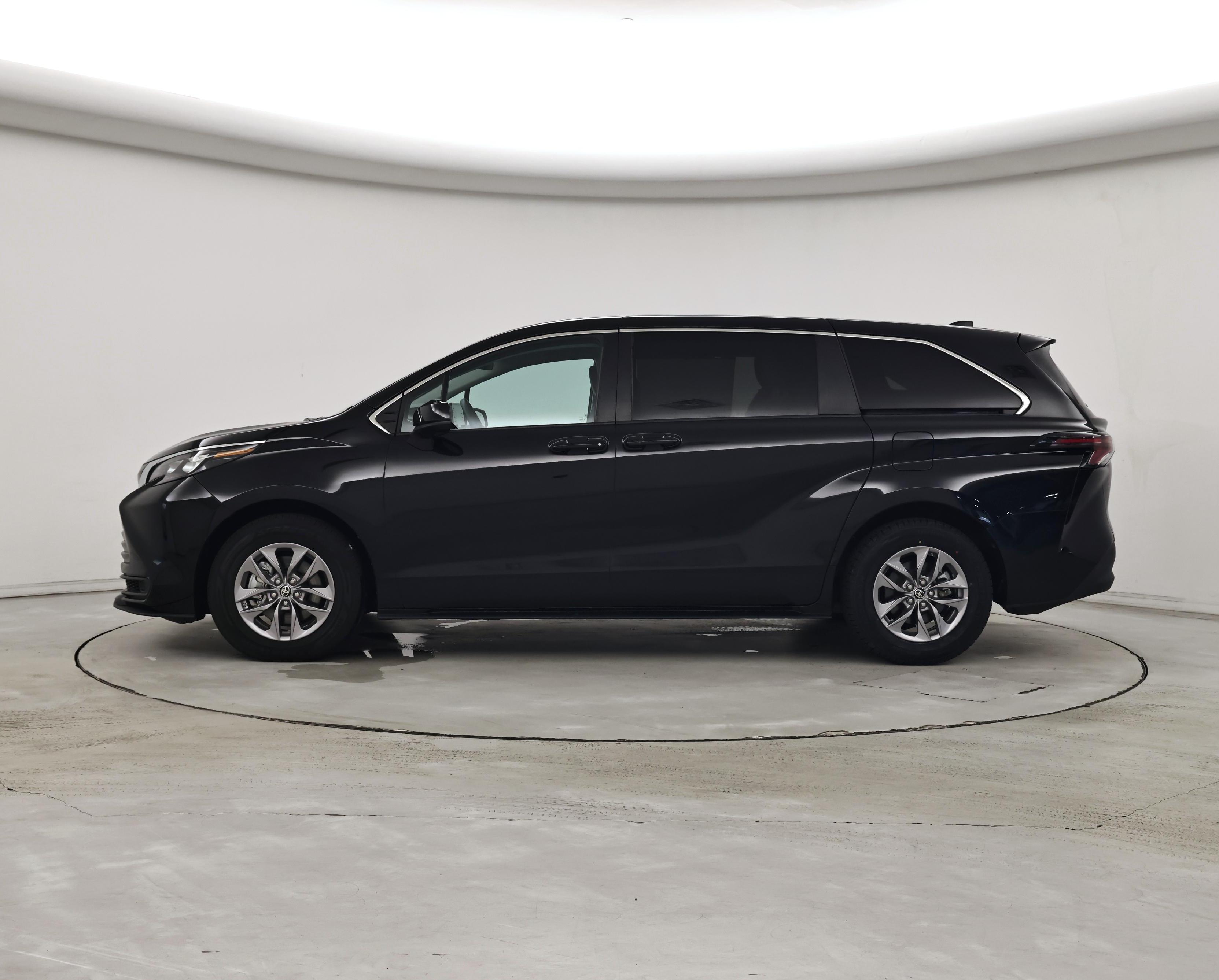 Thumbnail: 2024 Toyota Sienna - 3