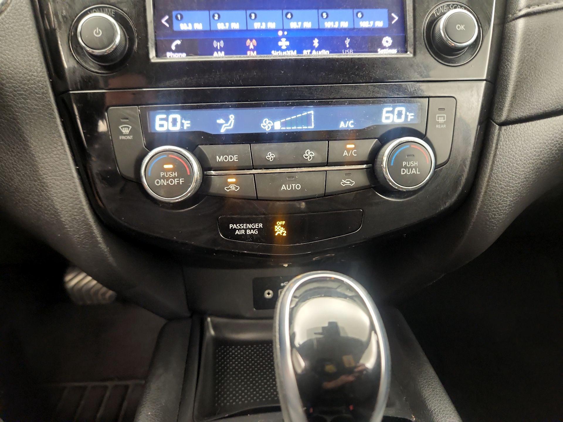 Thumbnail: 2020 Nissan Rogue - 16