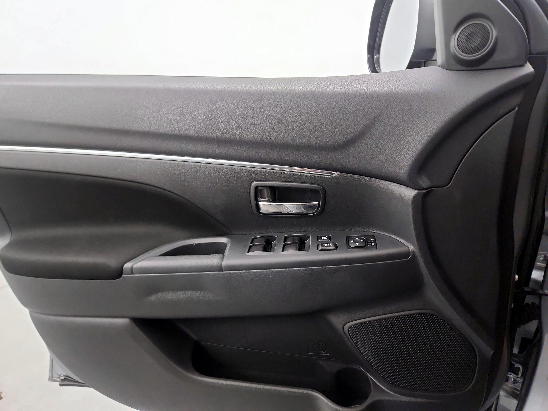 Thumbnail: 2022 Mitsubishi Outlander Sport - 12