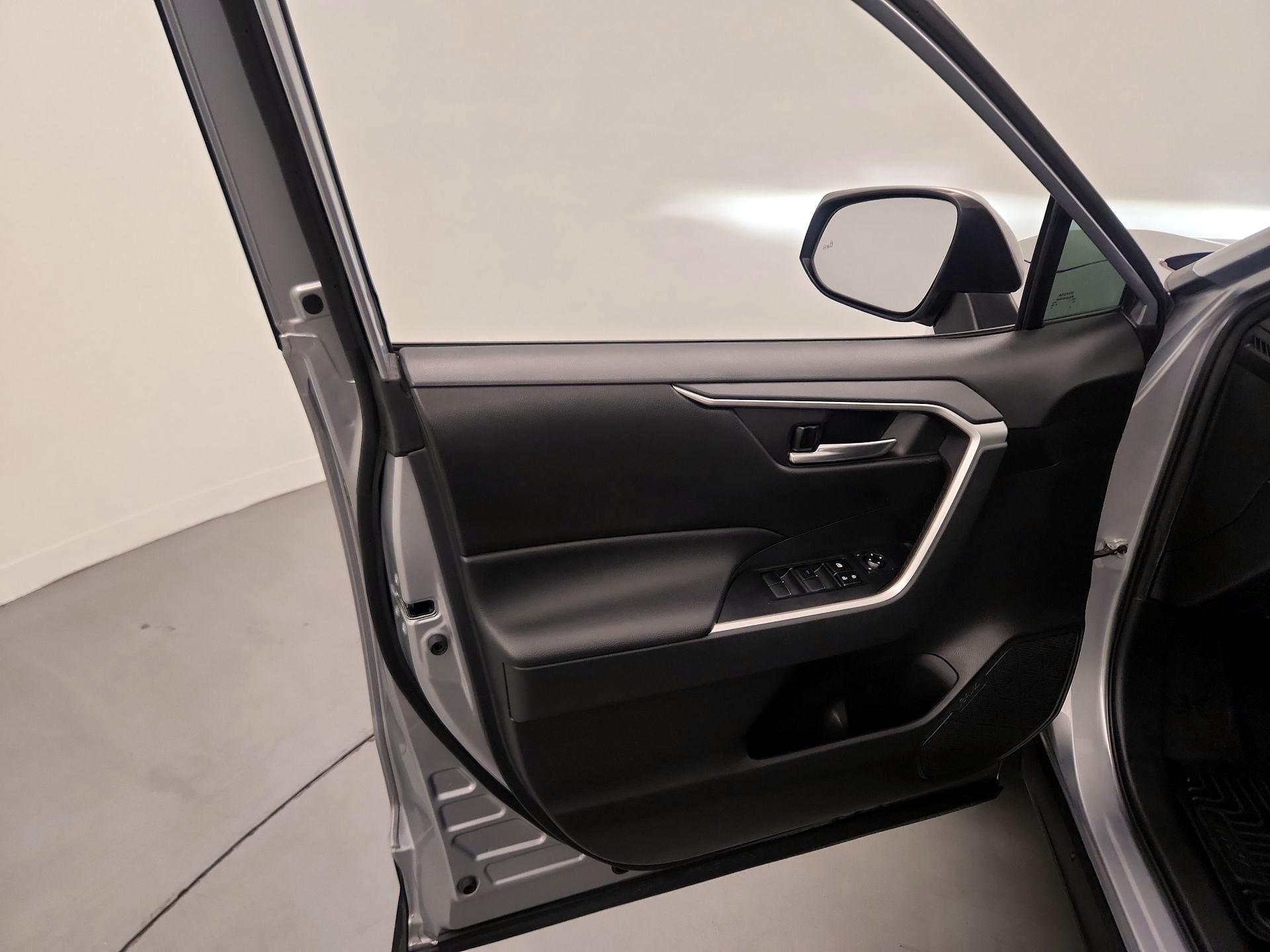 Thumbnail: 2021 Toyota RAV4 - 12