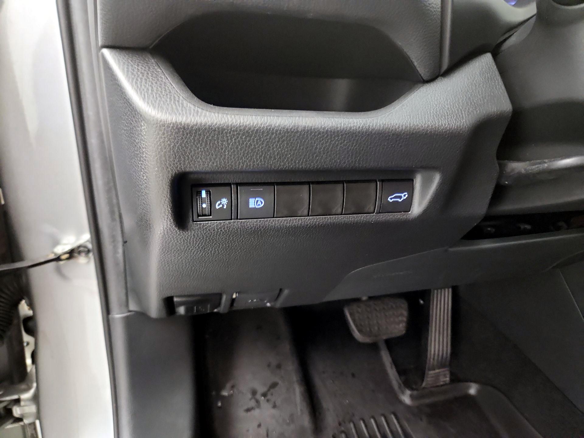 Thumbnail: 2021 Toyota RAV4 - 13