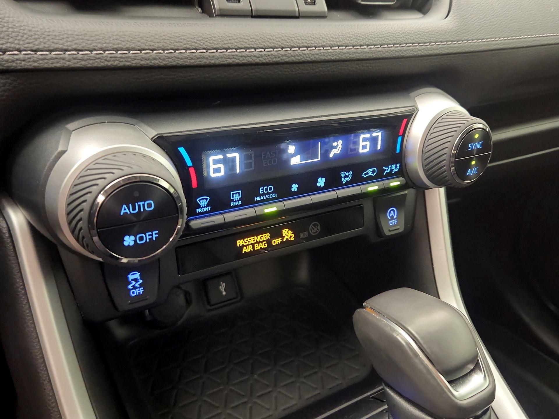 Thumbnail: 2021 Toyota RAV4 - 16