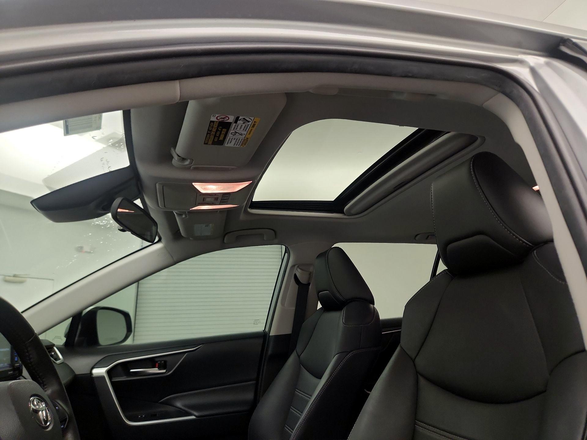 Thumbnail: 2021 Toyota RAV4 - 18
