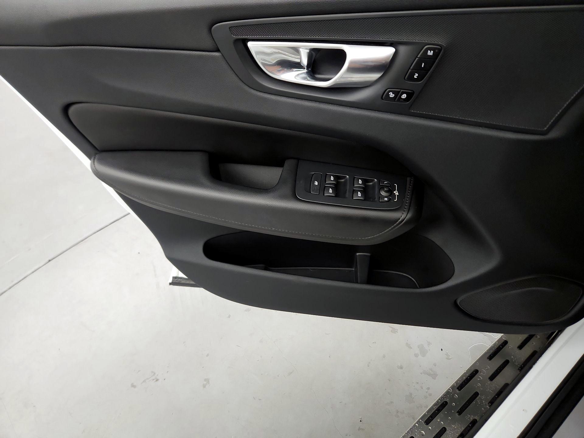 Thumbnail: 2023 Volvo XC60 - 12