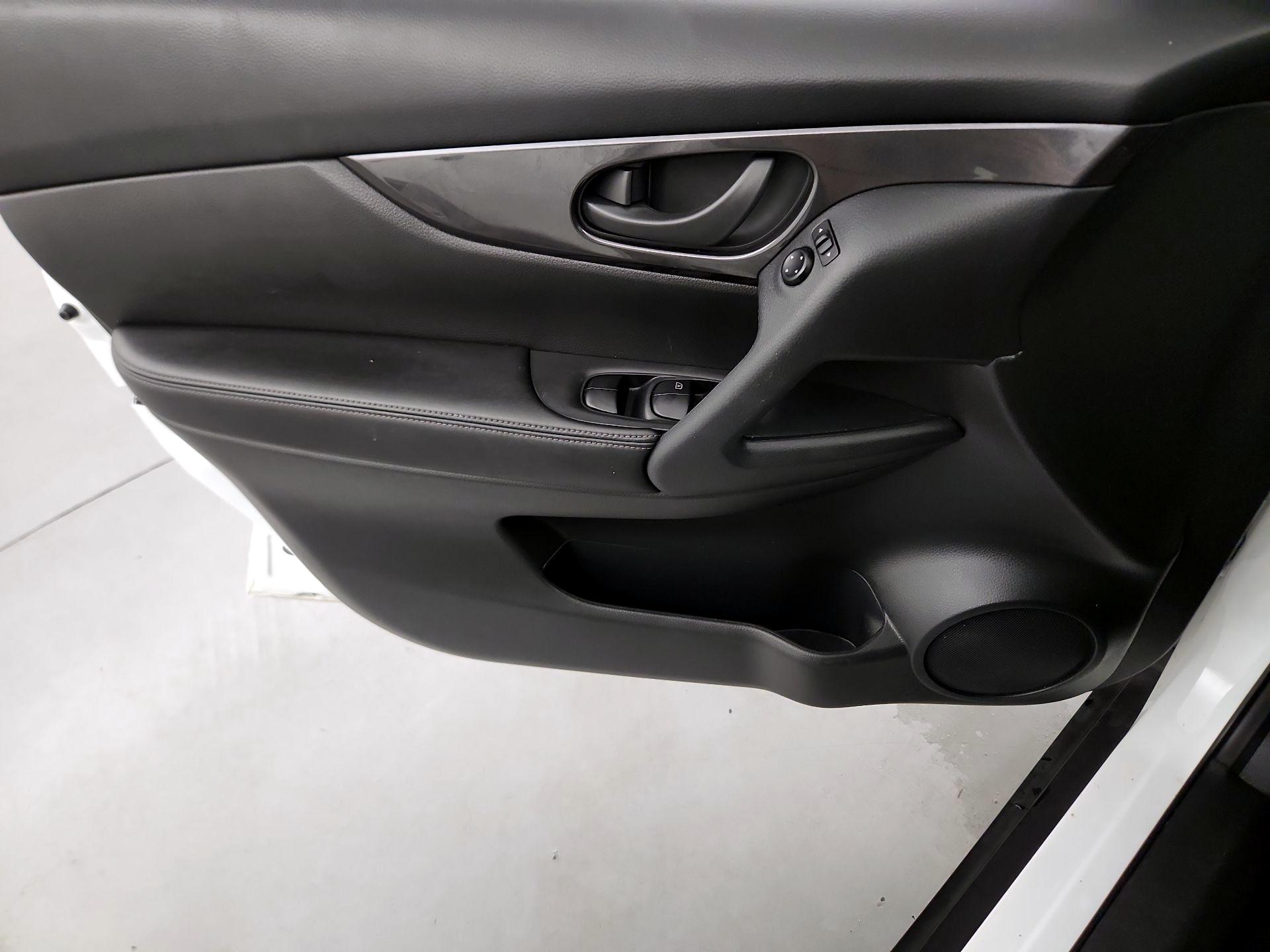 Thumbnail: 2020 Nissan Rogue - 12