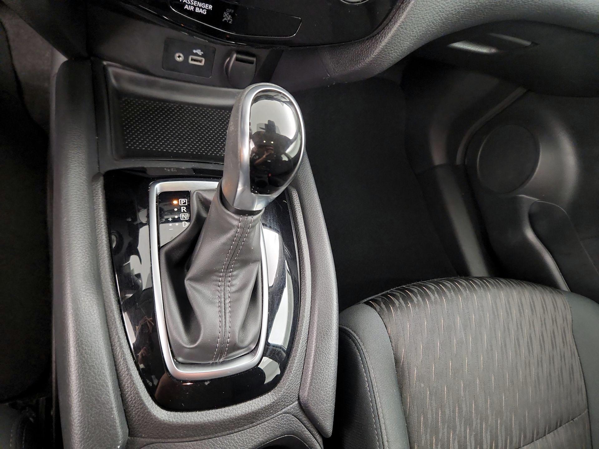 Thumbnail: 2020 Nissan Rogue - 17