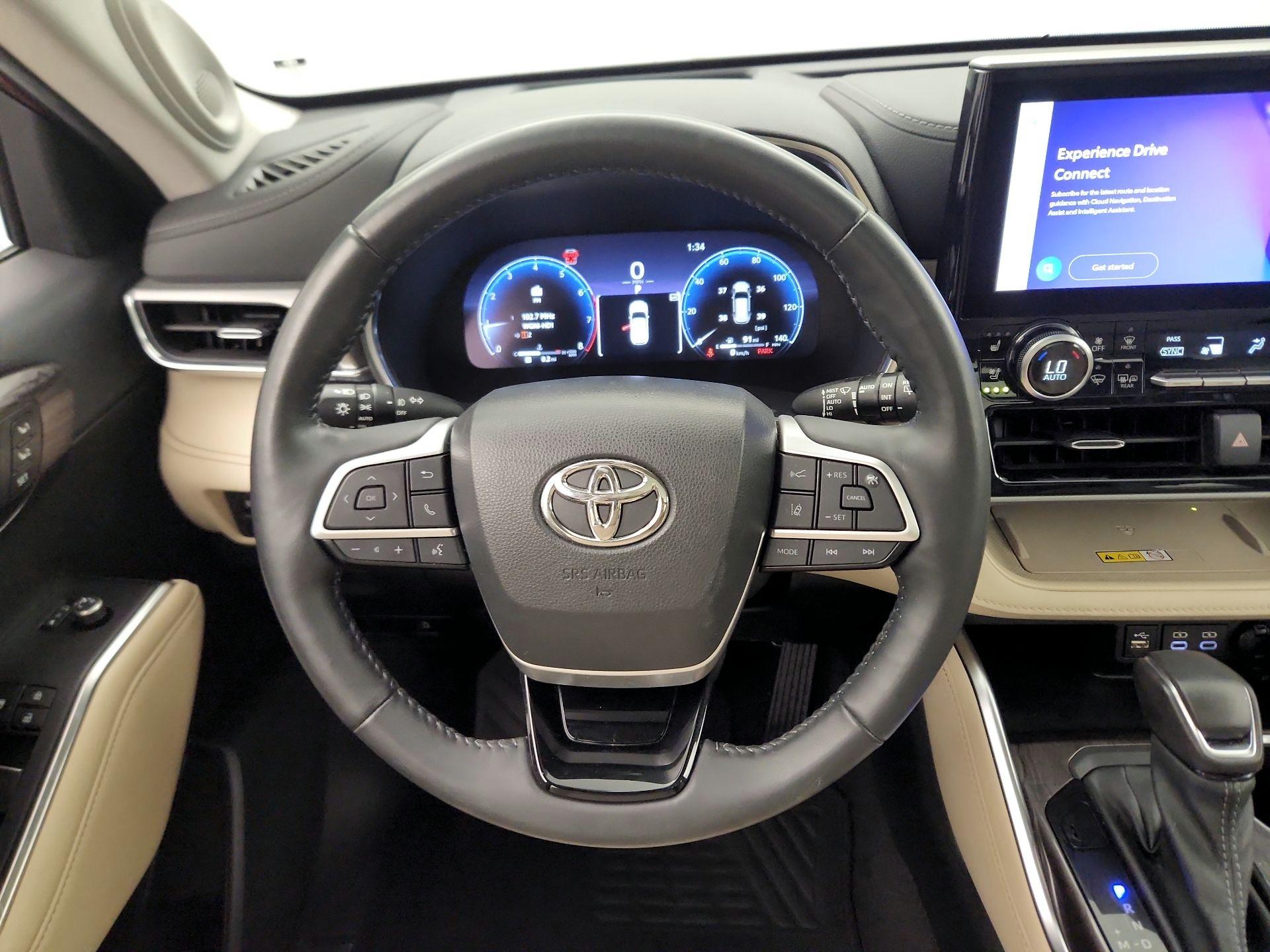 Thumbnail: 2023 Toyota Highlander - 10