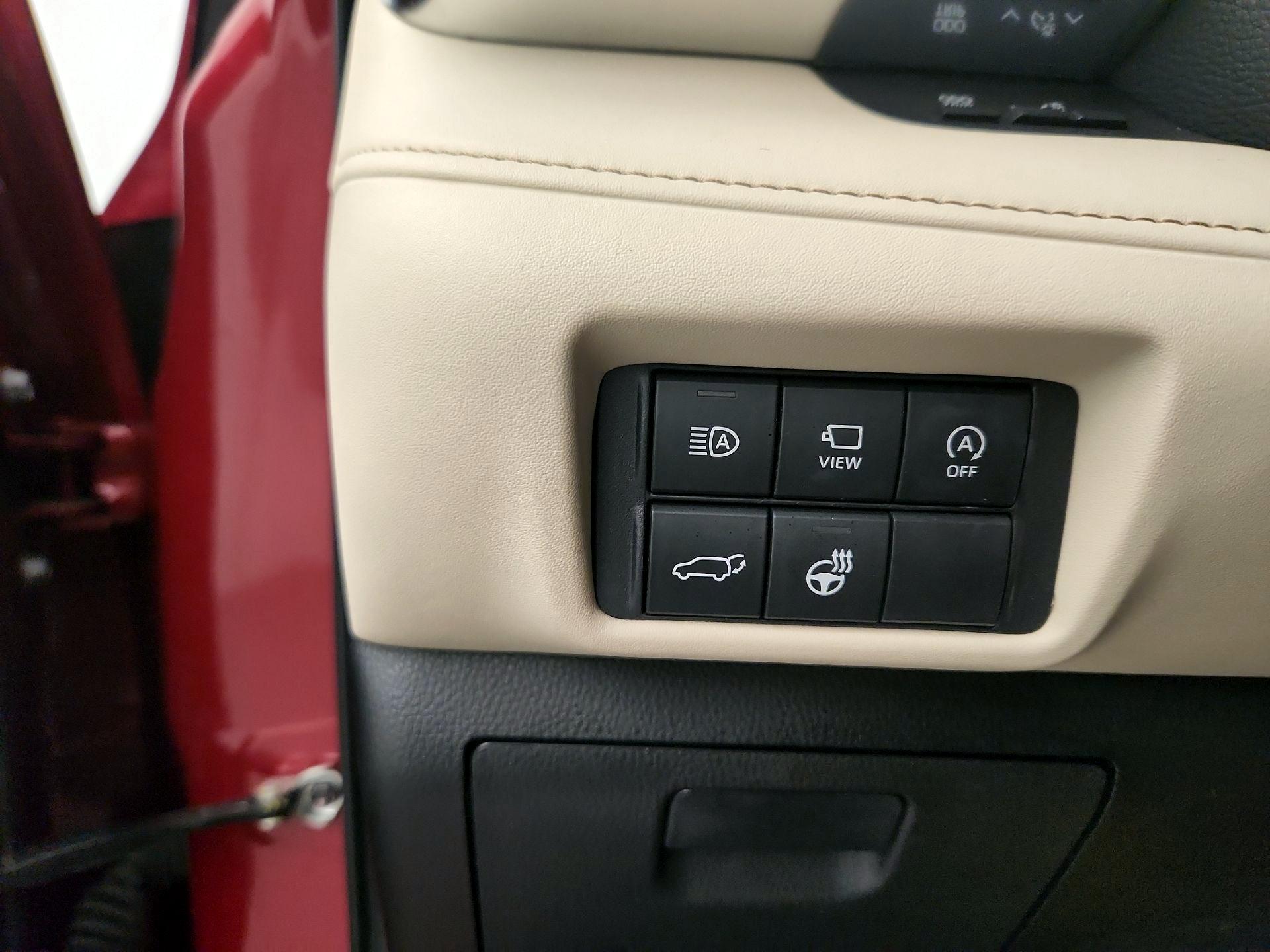 Thumbnail: 2023 Toyota Highlander - 13