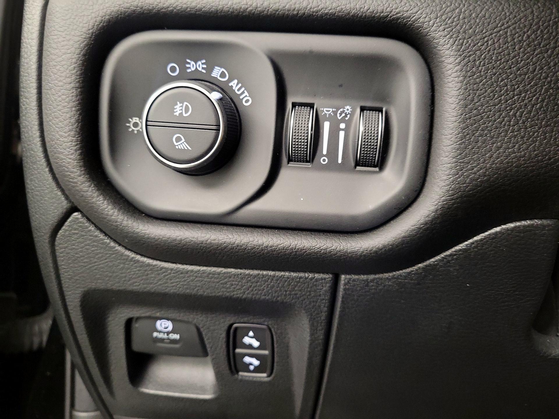 Thumbnail: 2025 RAM 1500 - 13