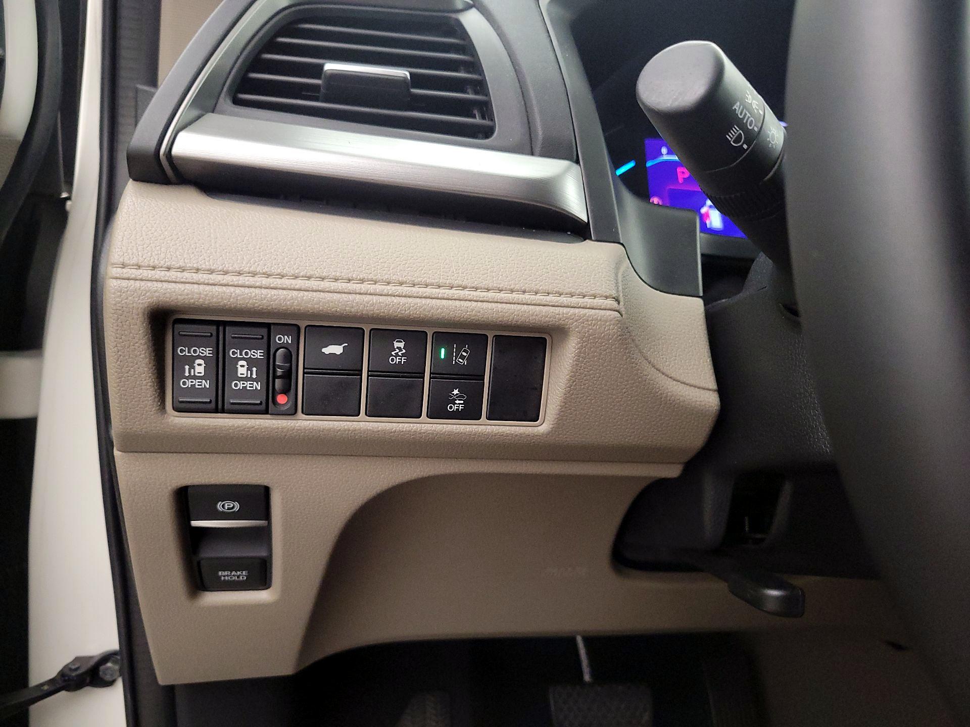 Thumbnail: 2018 Honda Odyssey - 13