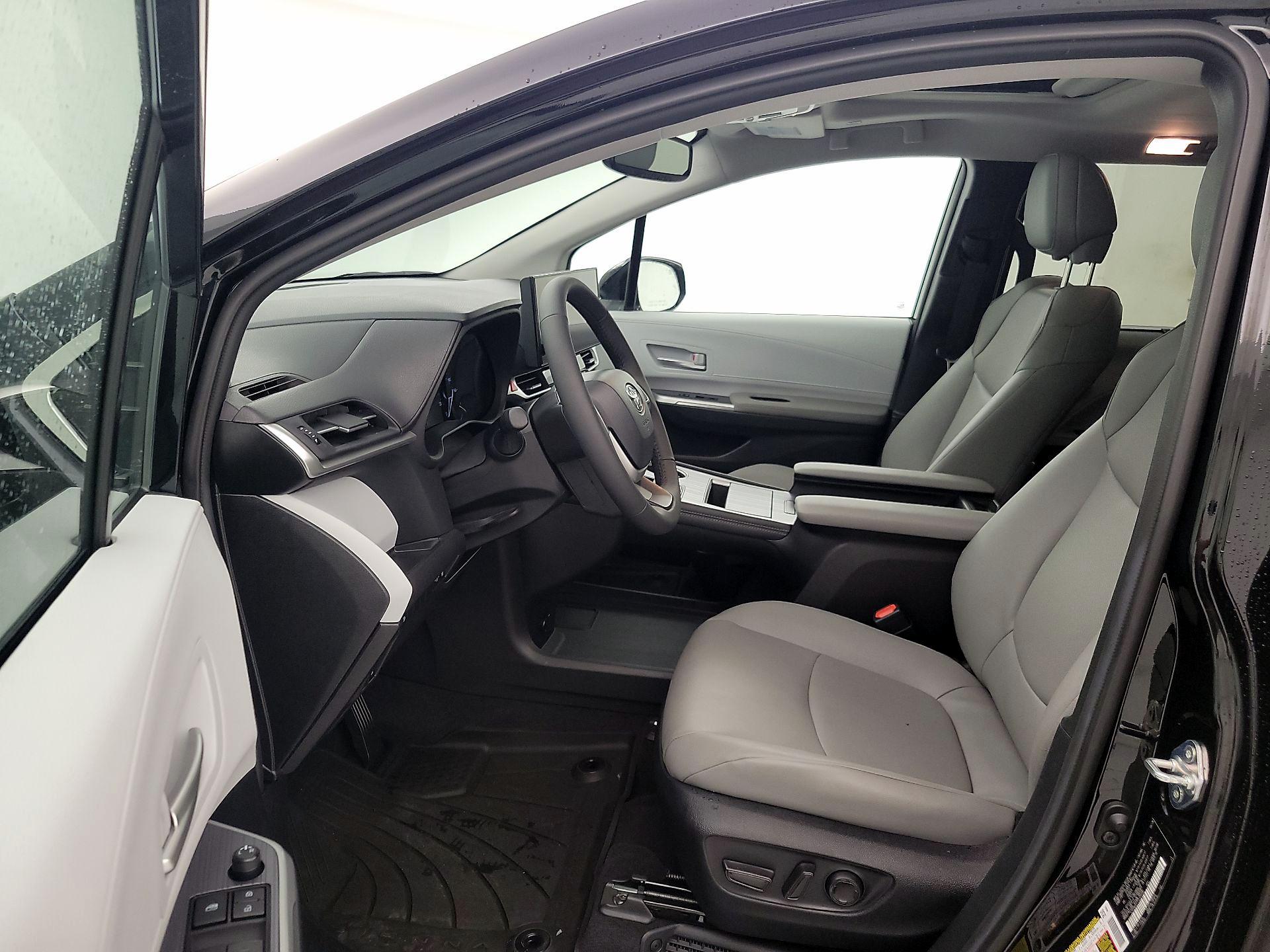Thumbnail: 2026 Toyota Sienna - 11