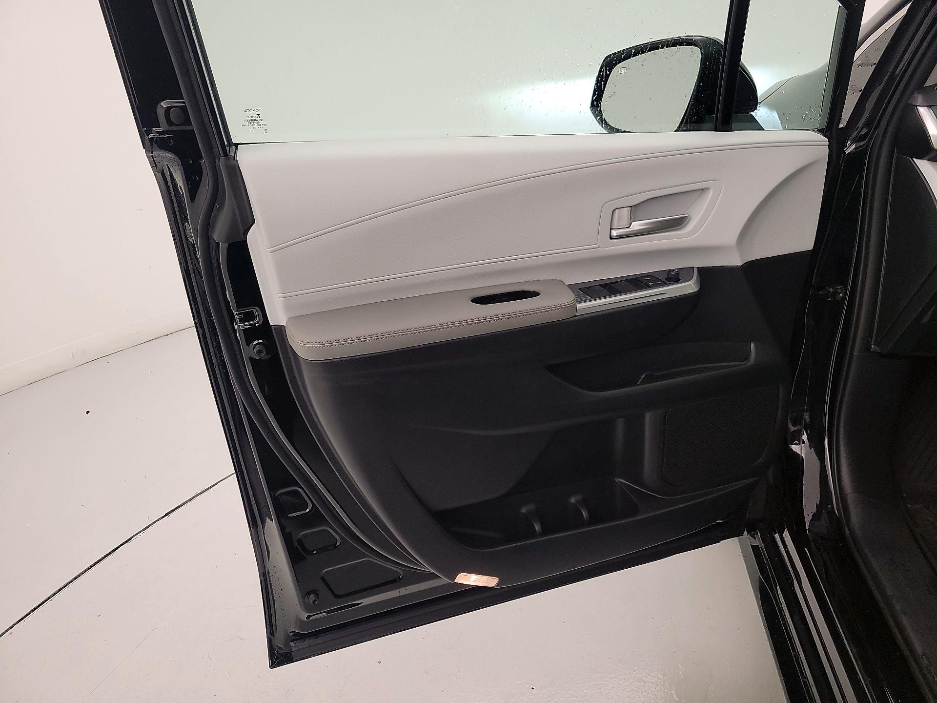 Thumbnail: 2026 Toyota Sienna - 12