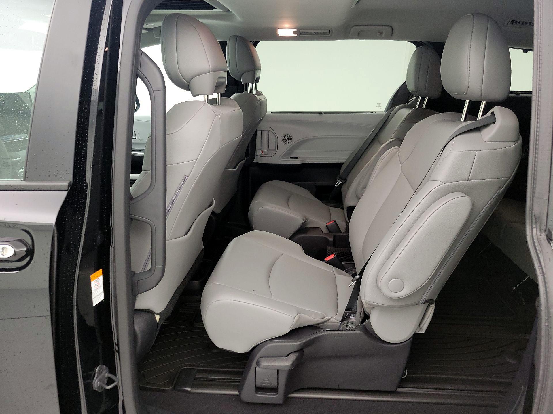 Thumbnail: 2026 Toyota Sienna - 20