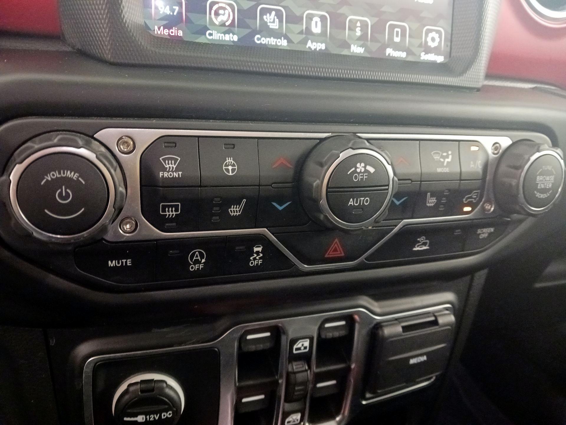 Thumbnail: 2022 Jeep Gladiator - 17