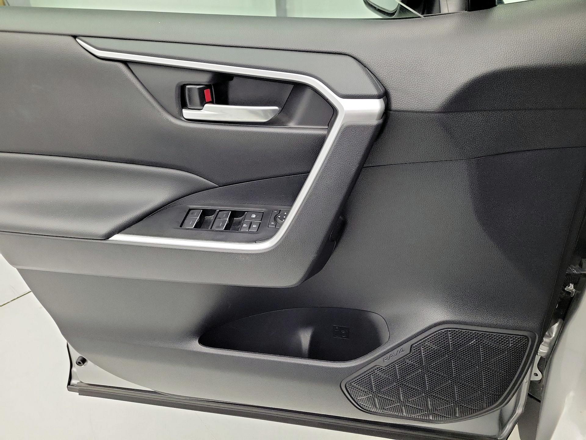 Thumbnail: 2025 Toyota RAV4 - 12