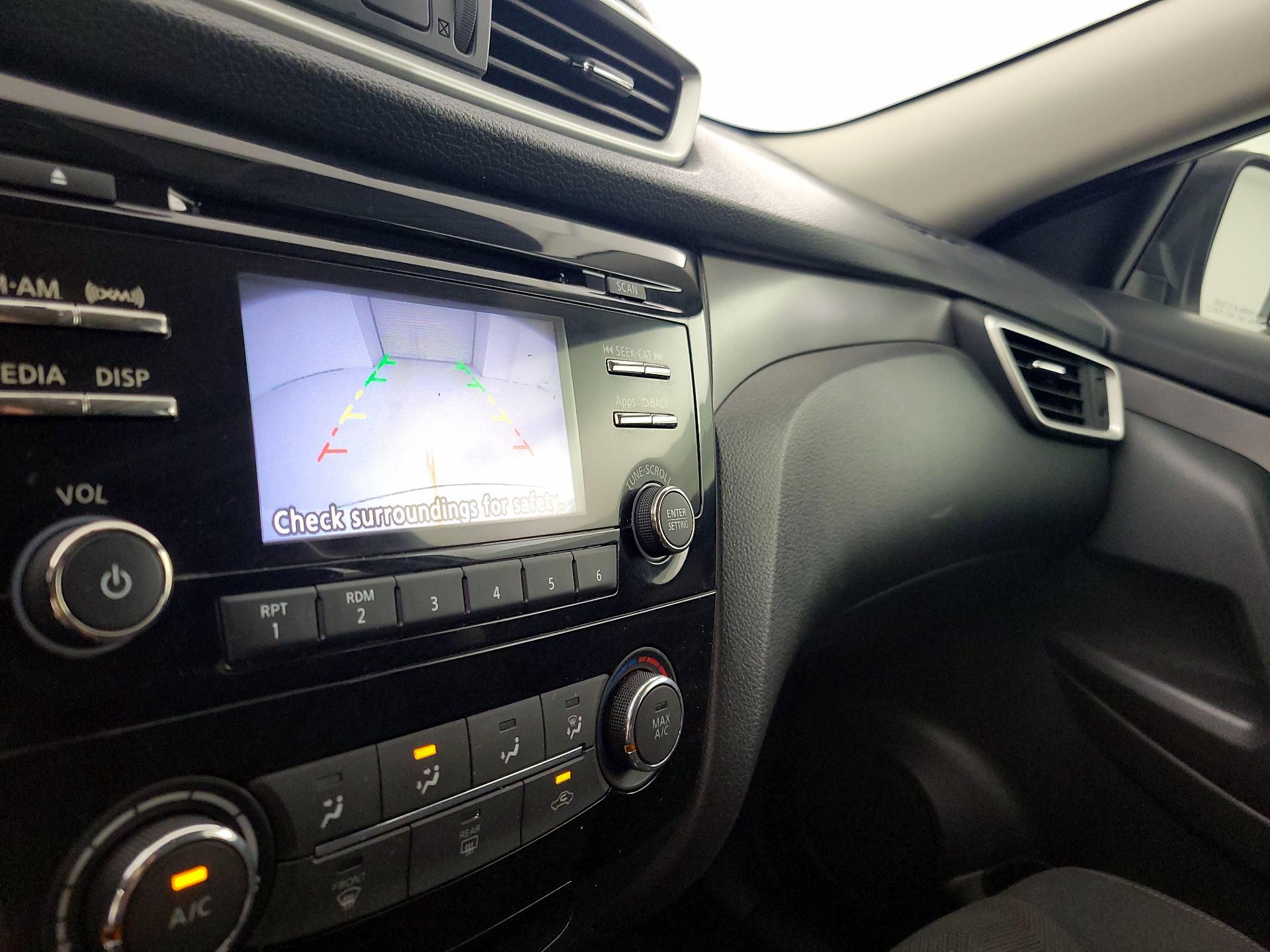 Thumbnail: 2016 Nissan Rogue - 14