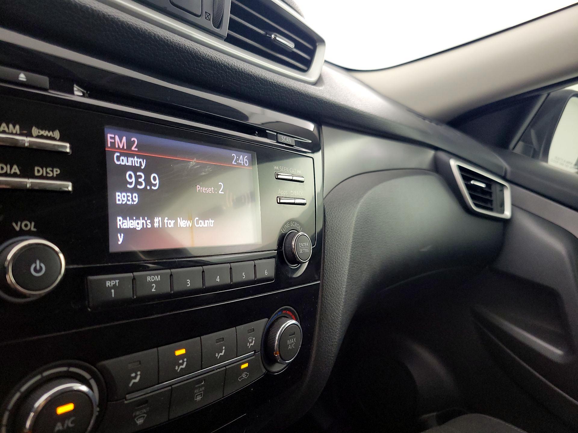 Thumbnail: 2016 Nissan Rogue - 15