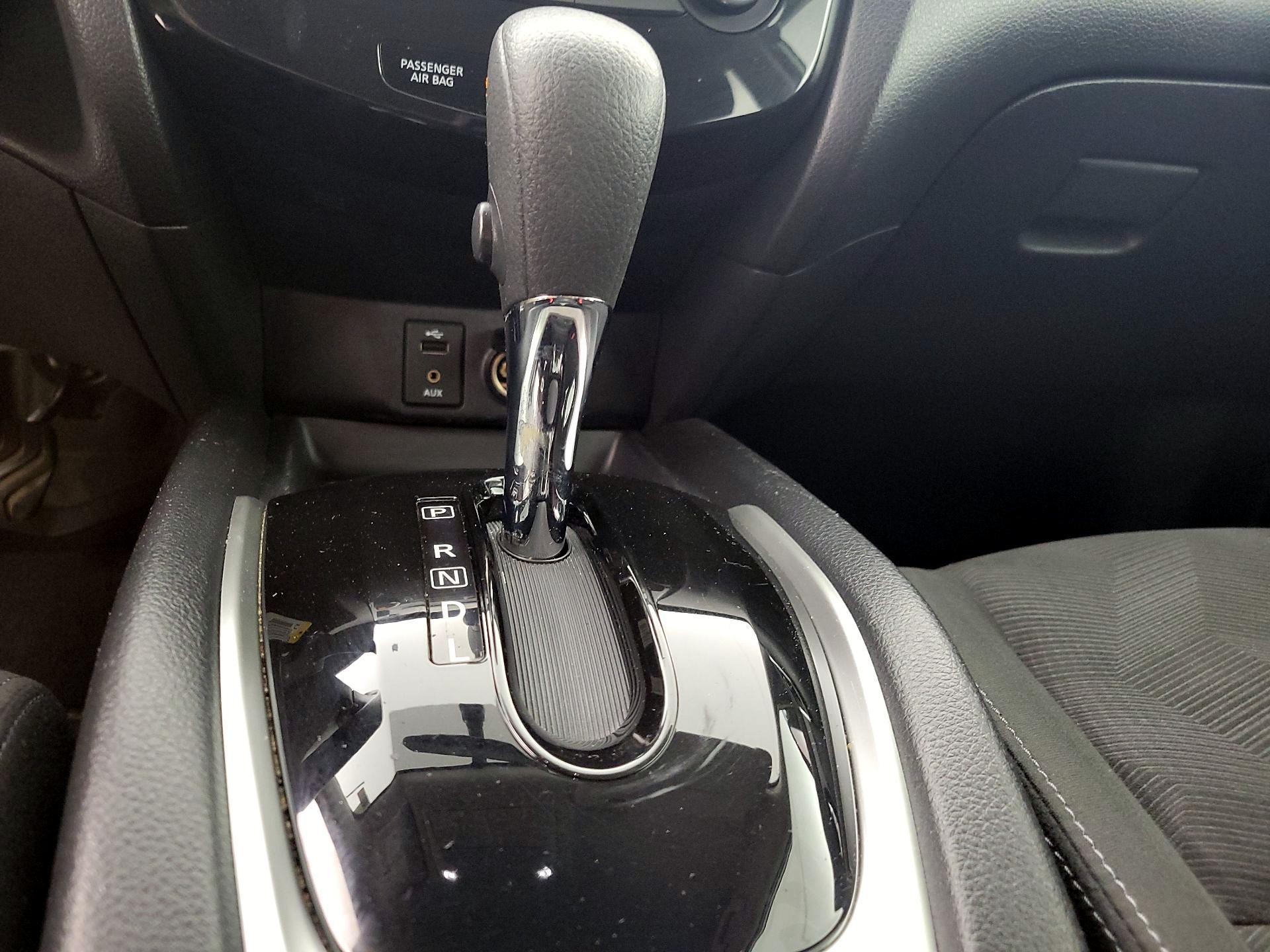 Thumbnail: 2016 Nissan Rogue - 17