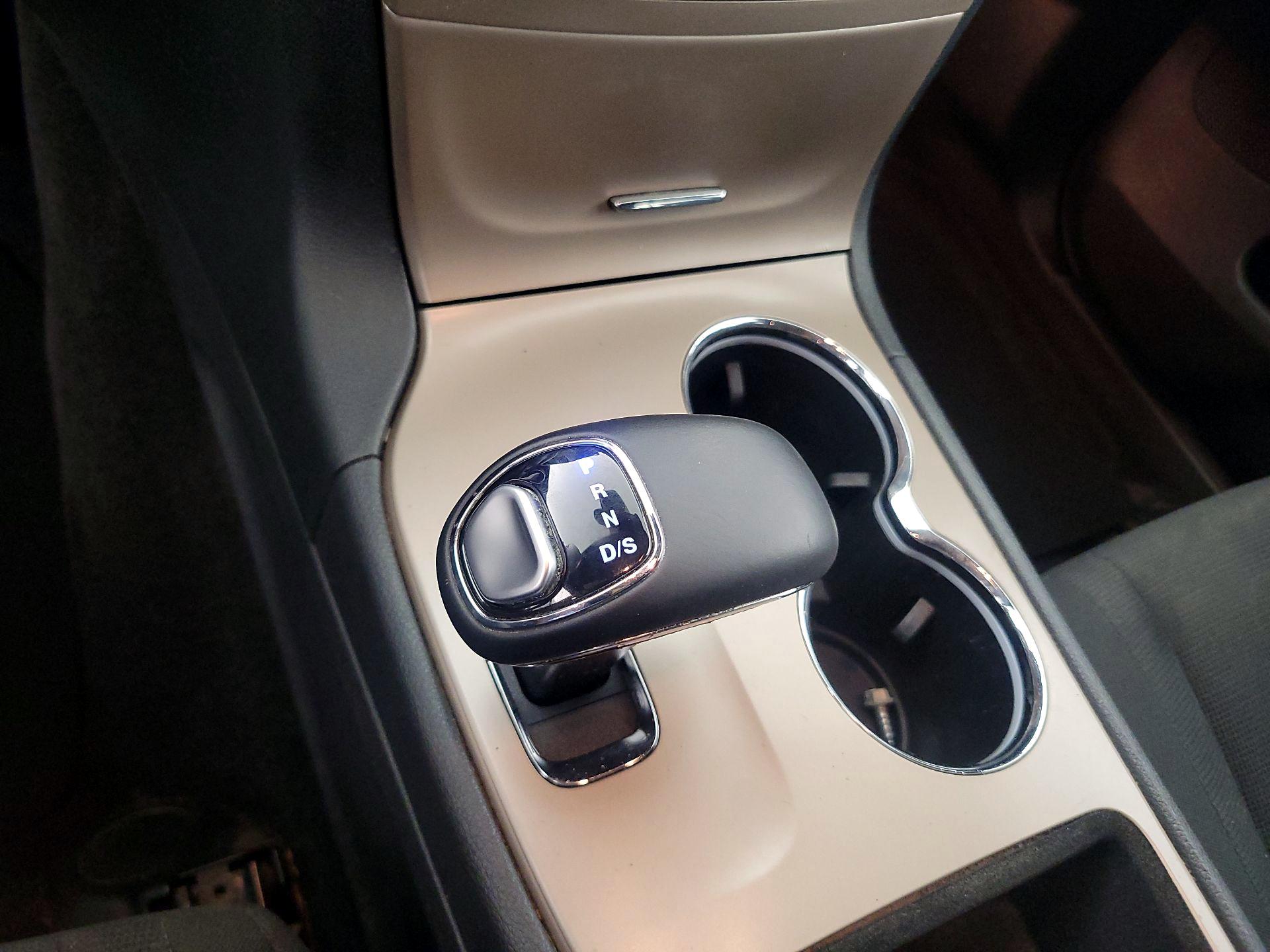 Thumbnail: 2015 Jeep Grand Cherokee - 16