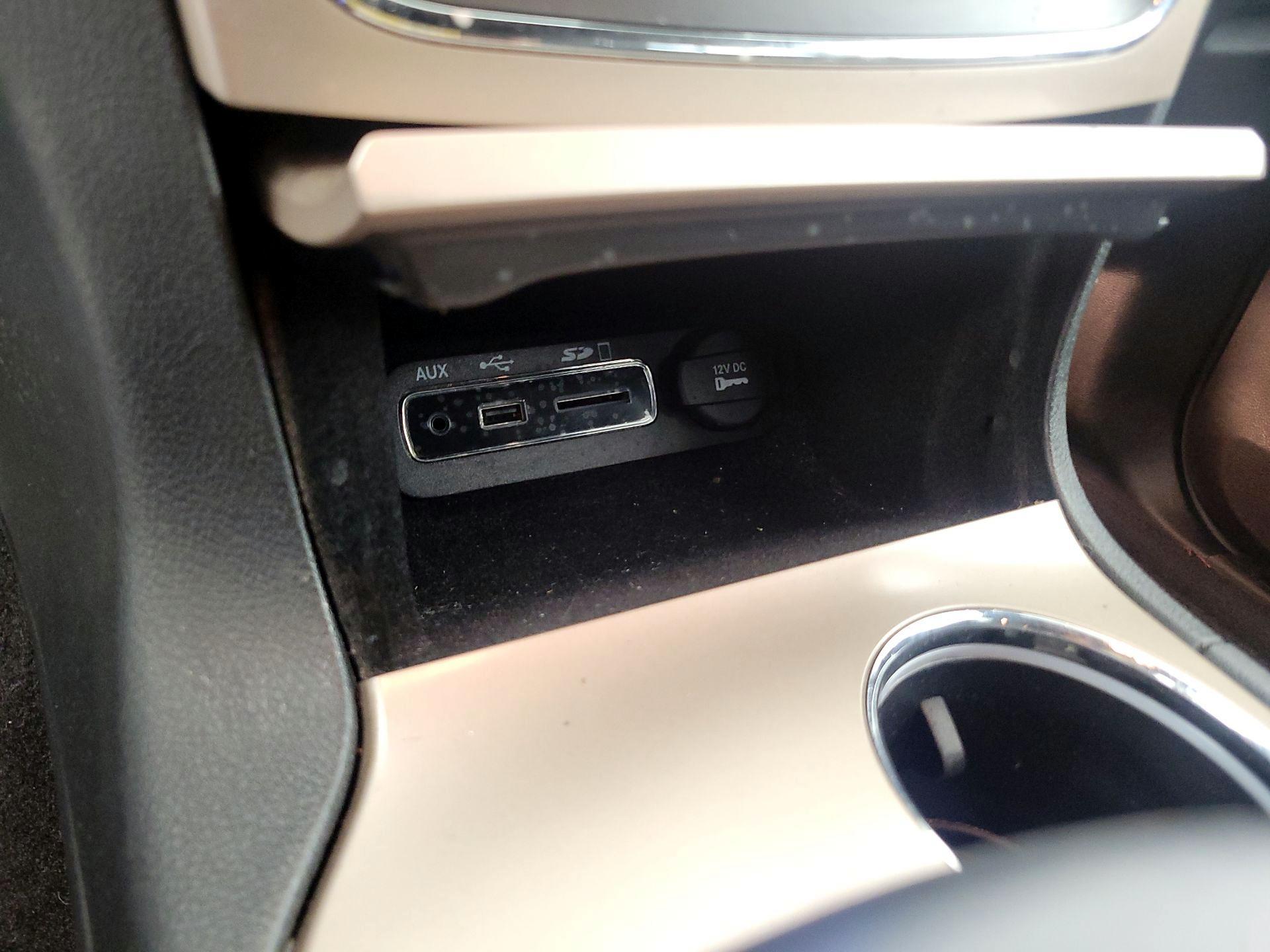 Thumbnail: 2015 Jeep Grand Cherokee - 17