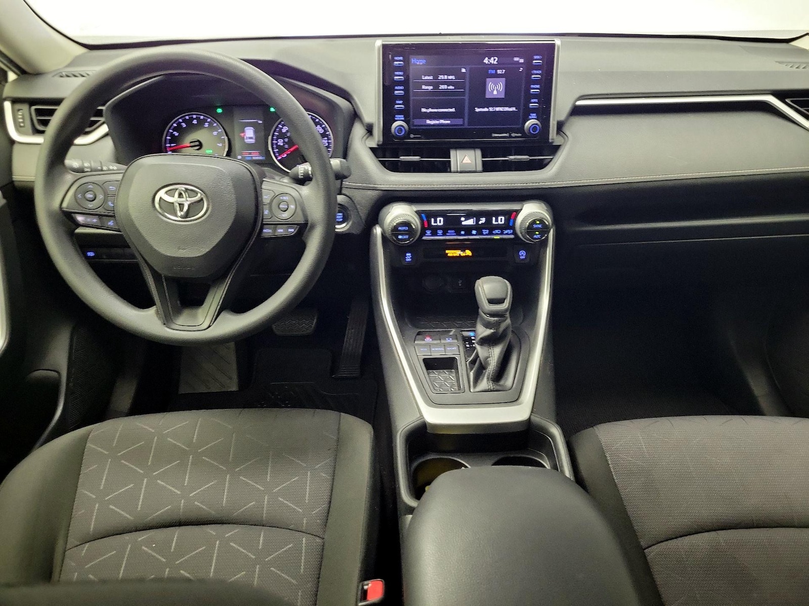 2020 Toyota RAV4 XLE - Photo 10