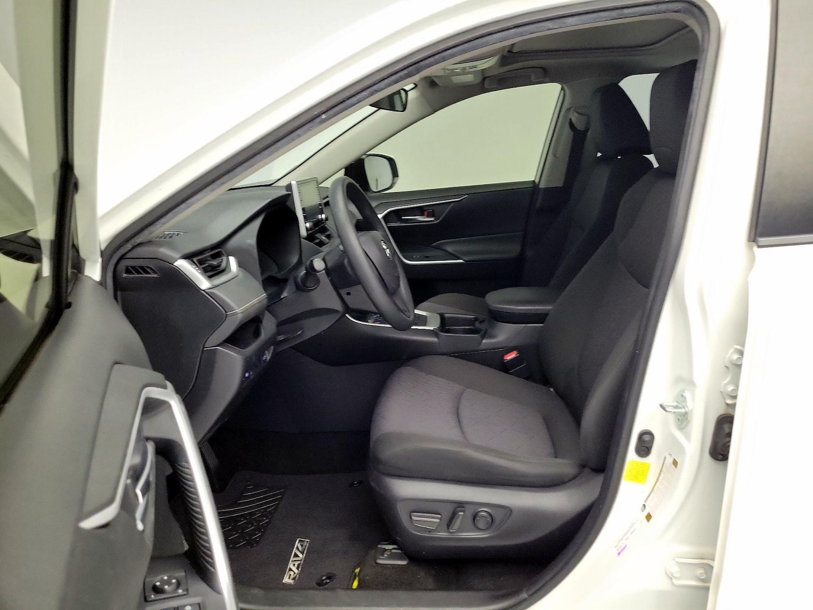 2020 Toyota RAV4 XLE - Photo 12
