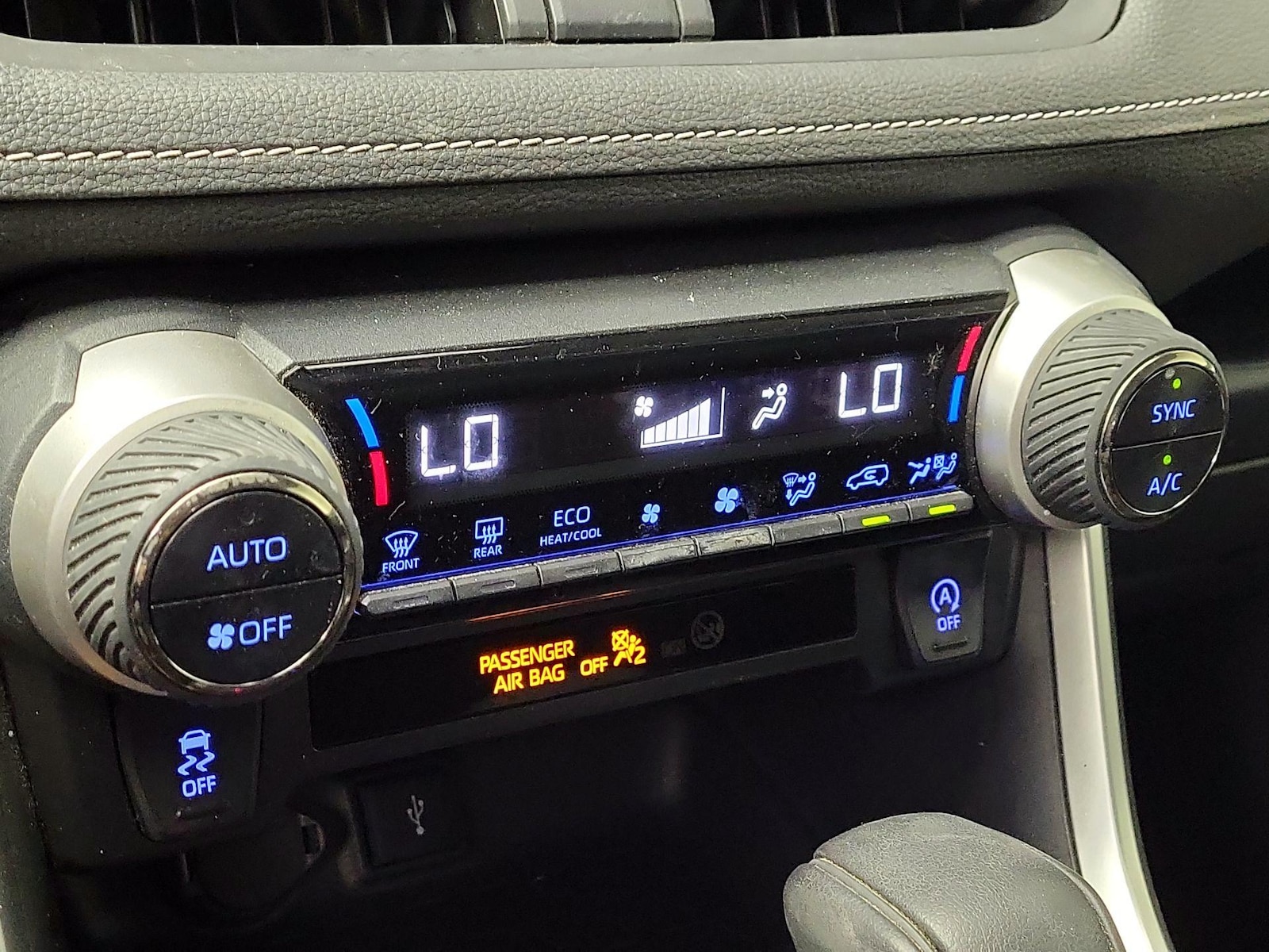 2020 Toyota RAV4 XLE - Photo 17