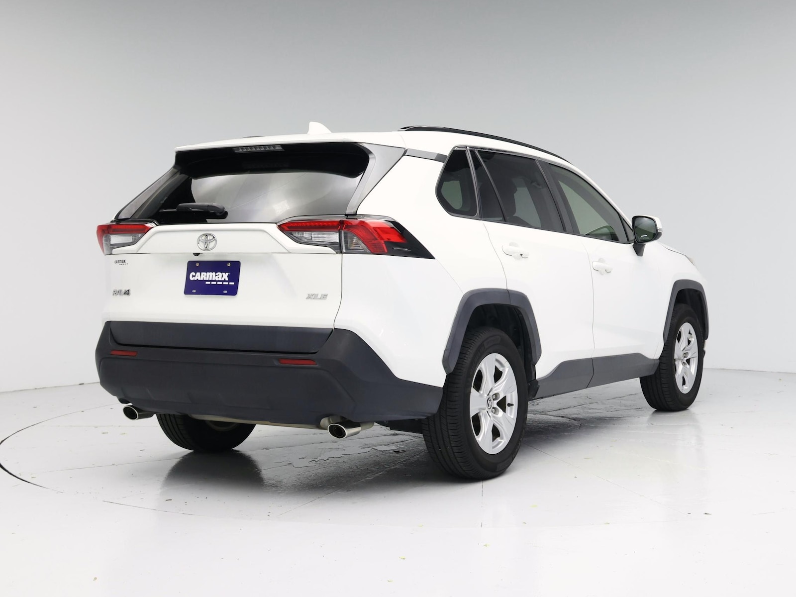 2020 Toyota RAV4 XLE - Photo 9
