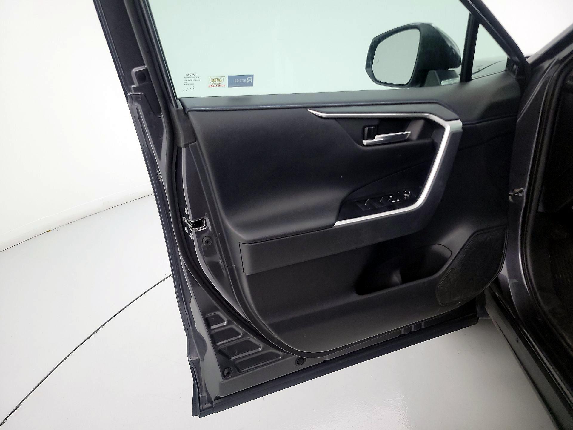 Thumbnail: 2021 Toyota RAV4 - 12