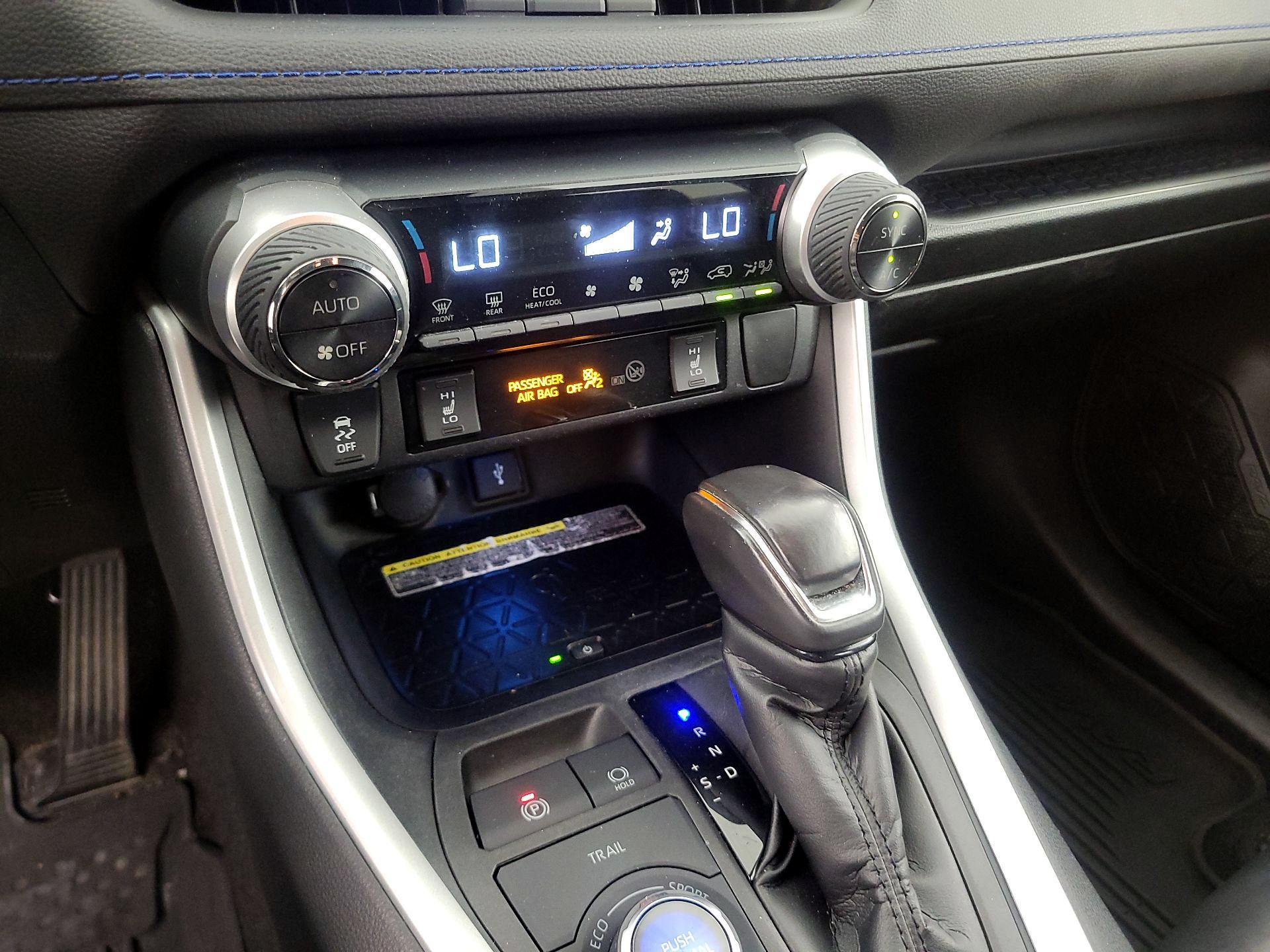 Thumbnail: 2021 Toyota RAV4 - 17