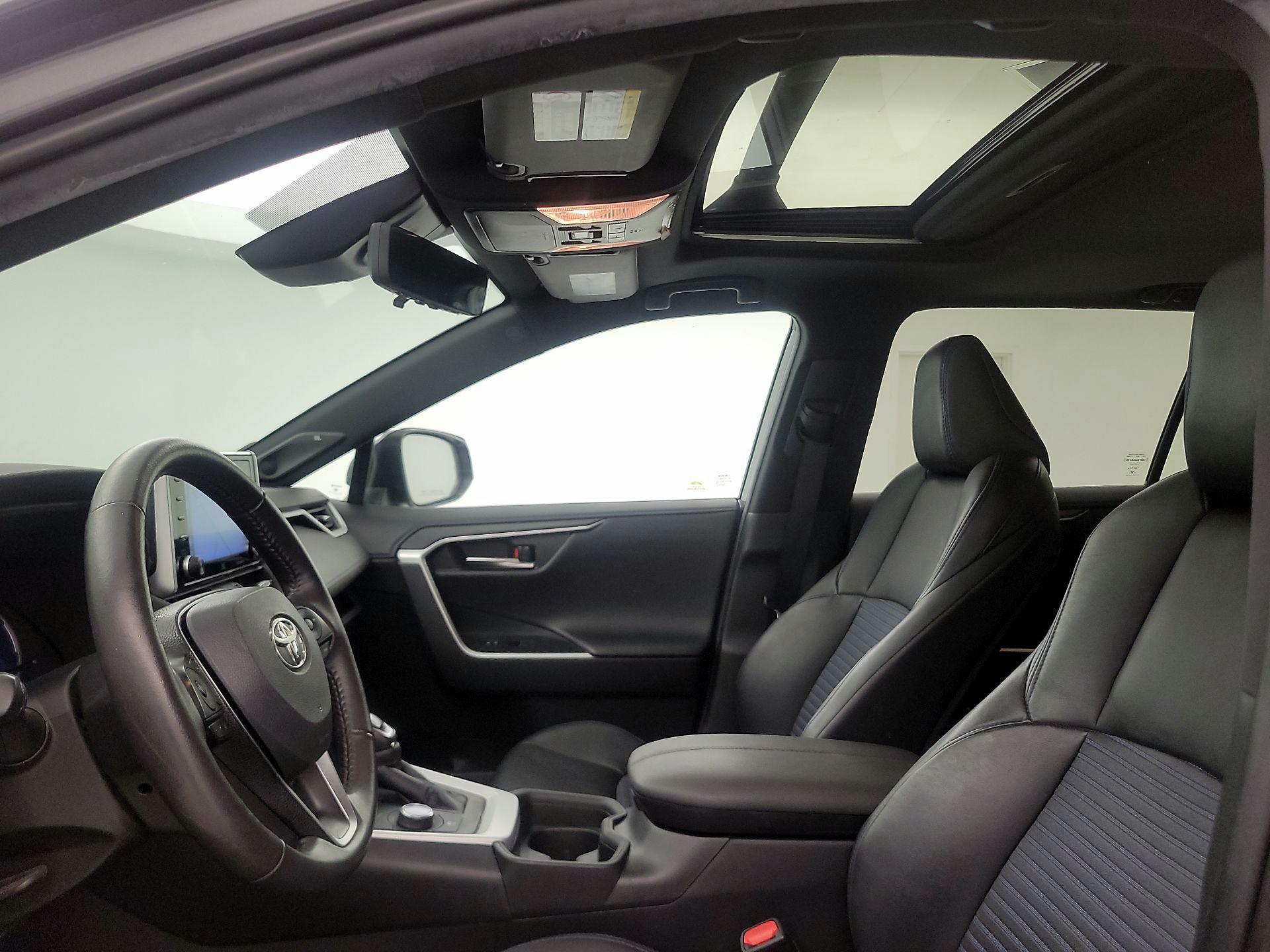 Thumbnail: 2021 Toyota RAV4 - 20