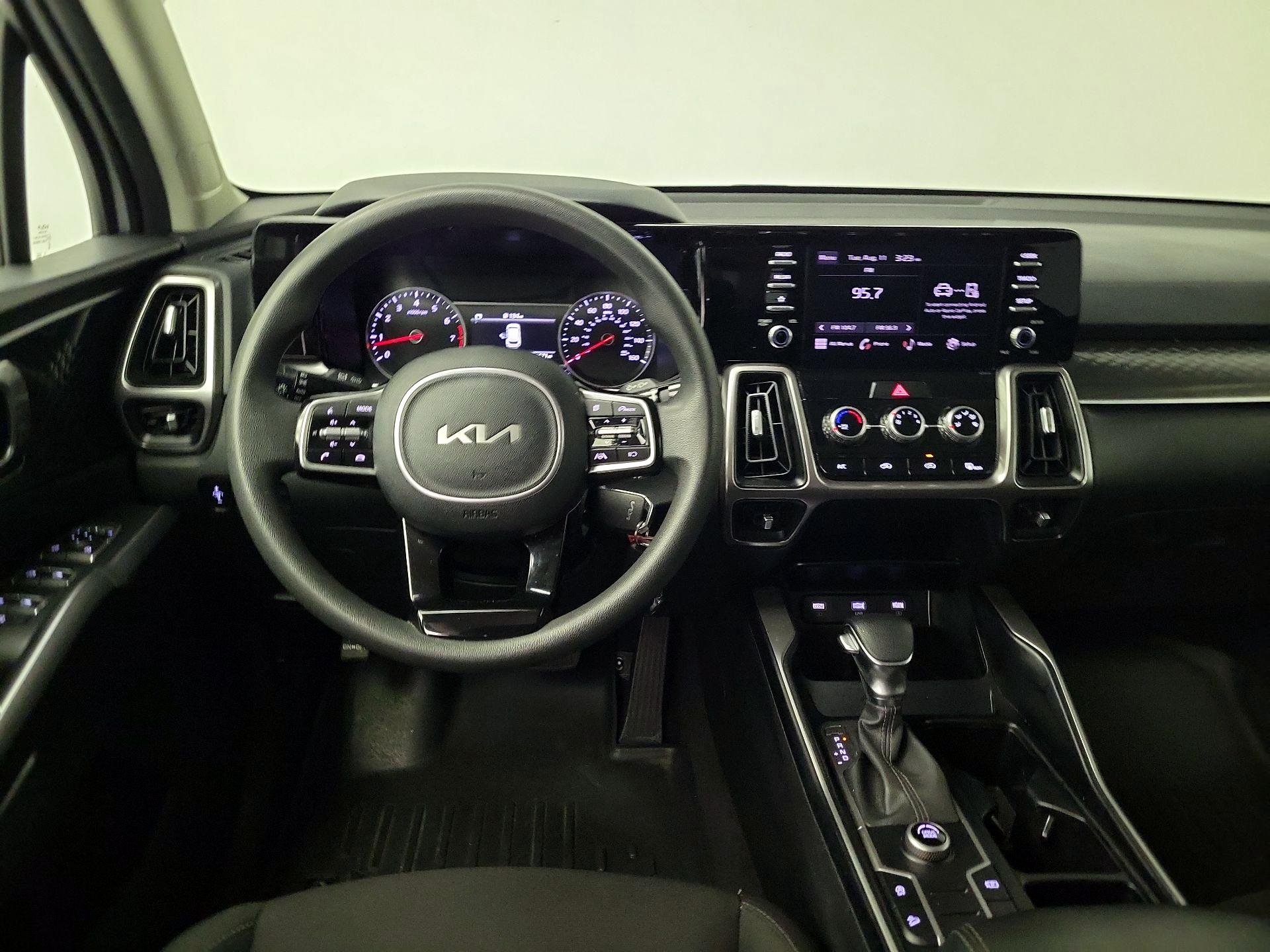 Thumbnail: 2023 Kia Sorento - 10