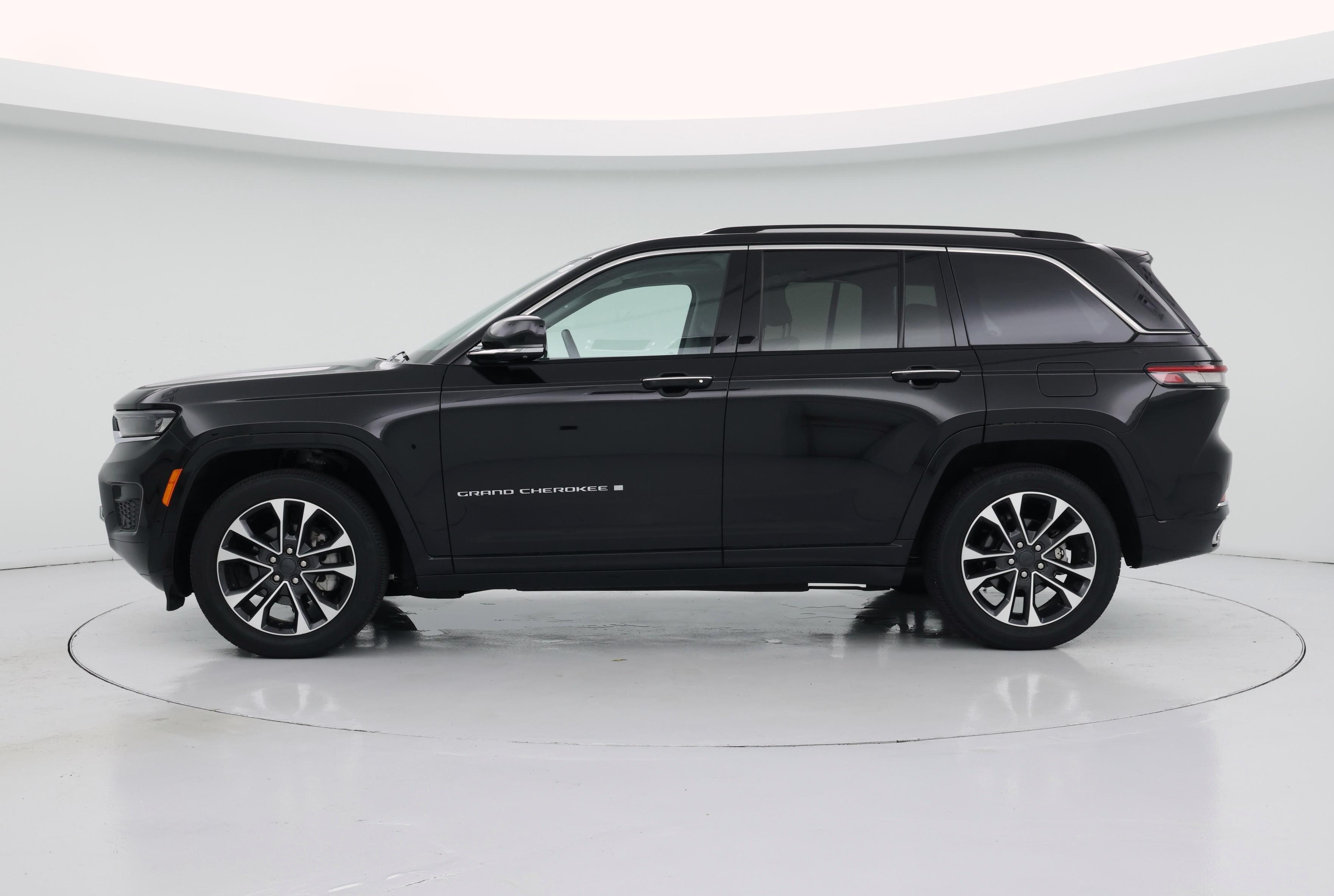 Thumbnail: 2023 Jeep Grand Cherokee - 3