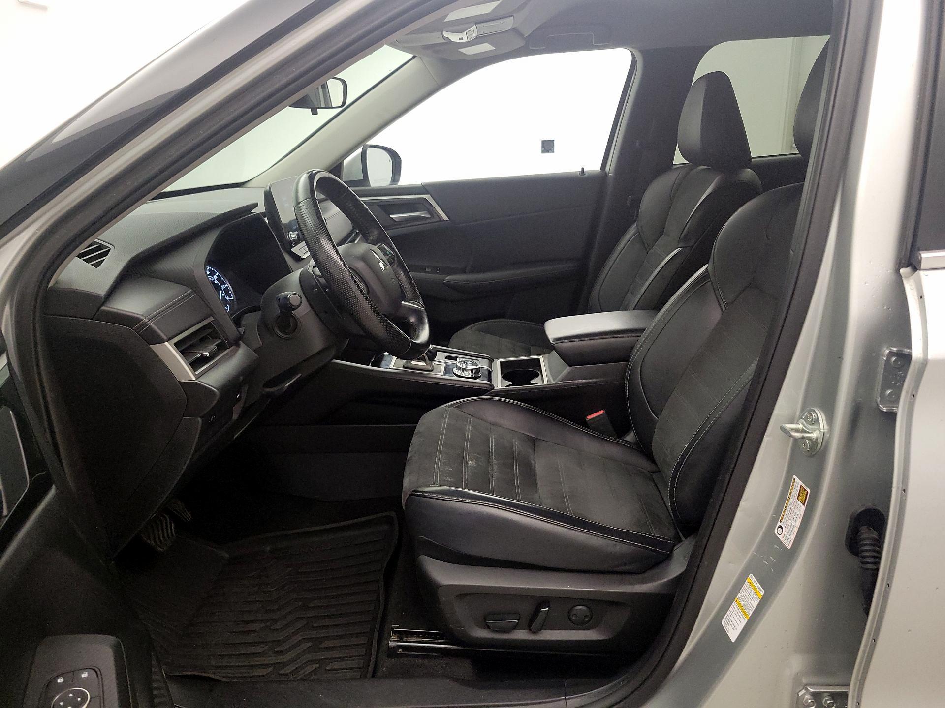 Thumbnail: 2024 Mitsubishi Outlander - 9