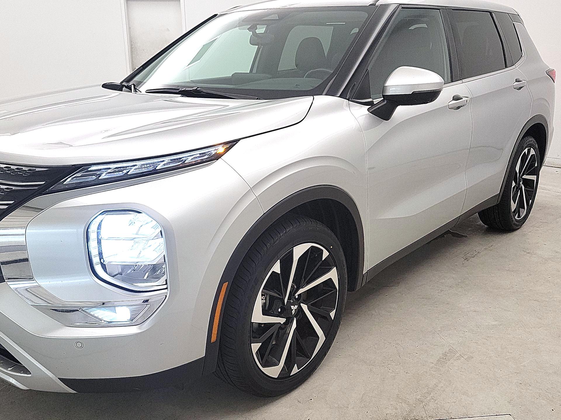 Thumbnail: 2024 Mitsubishi Outlander - 3