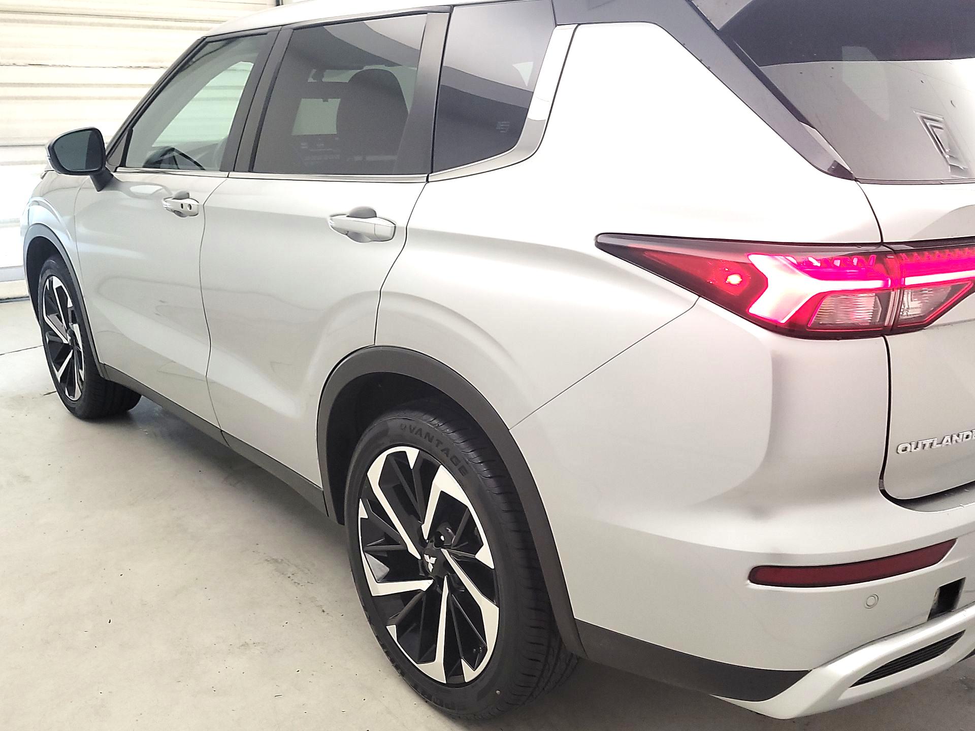 Thumbnail: 2024 Mitsubishi Outlander - 7