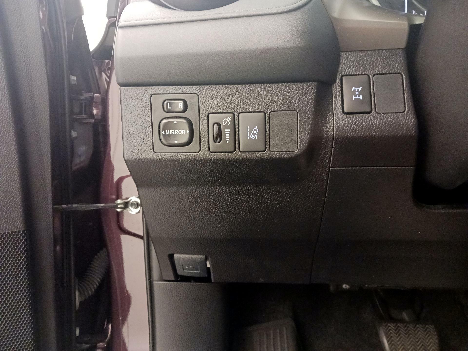 Thumbnail: 2017 Toyota RAV4 - 13