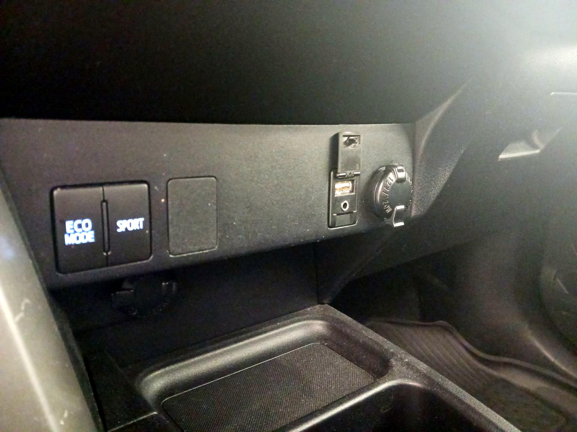 Thumbnail: 2017 Toyota RAV4 - 18